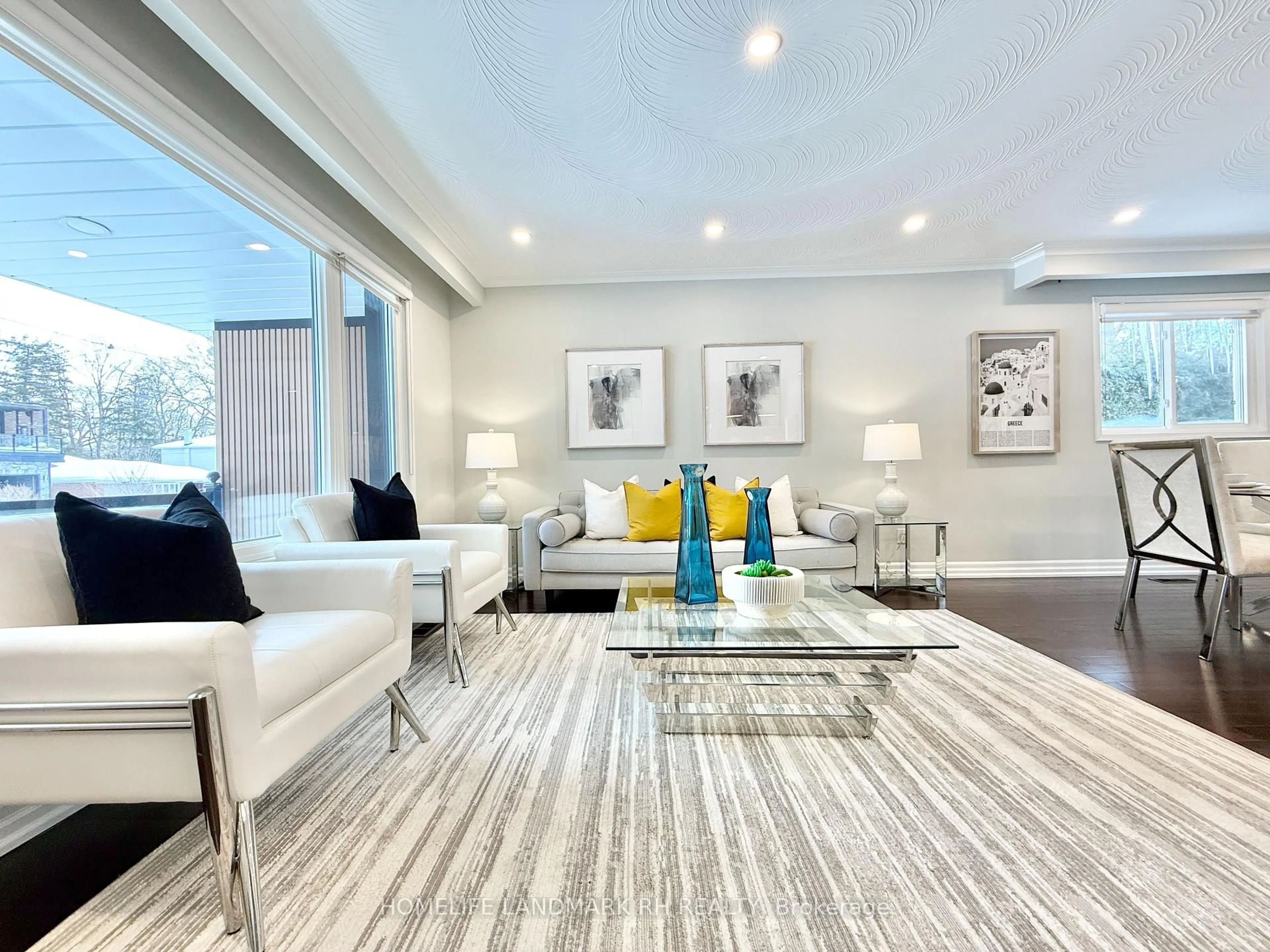 Living room with furniture, carpet floor for 38 Allview Cres, Toronto Ontario M2J 2R3