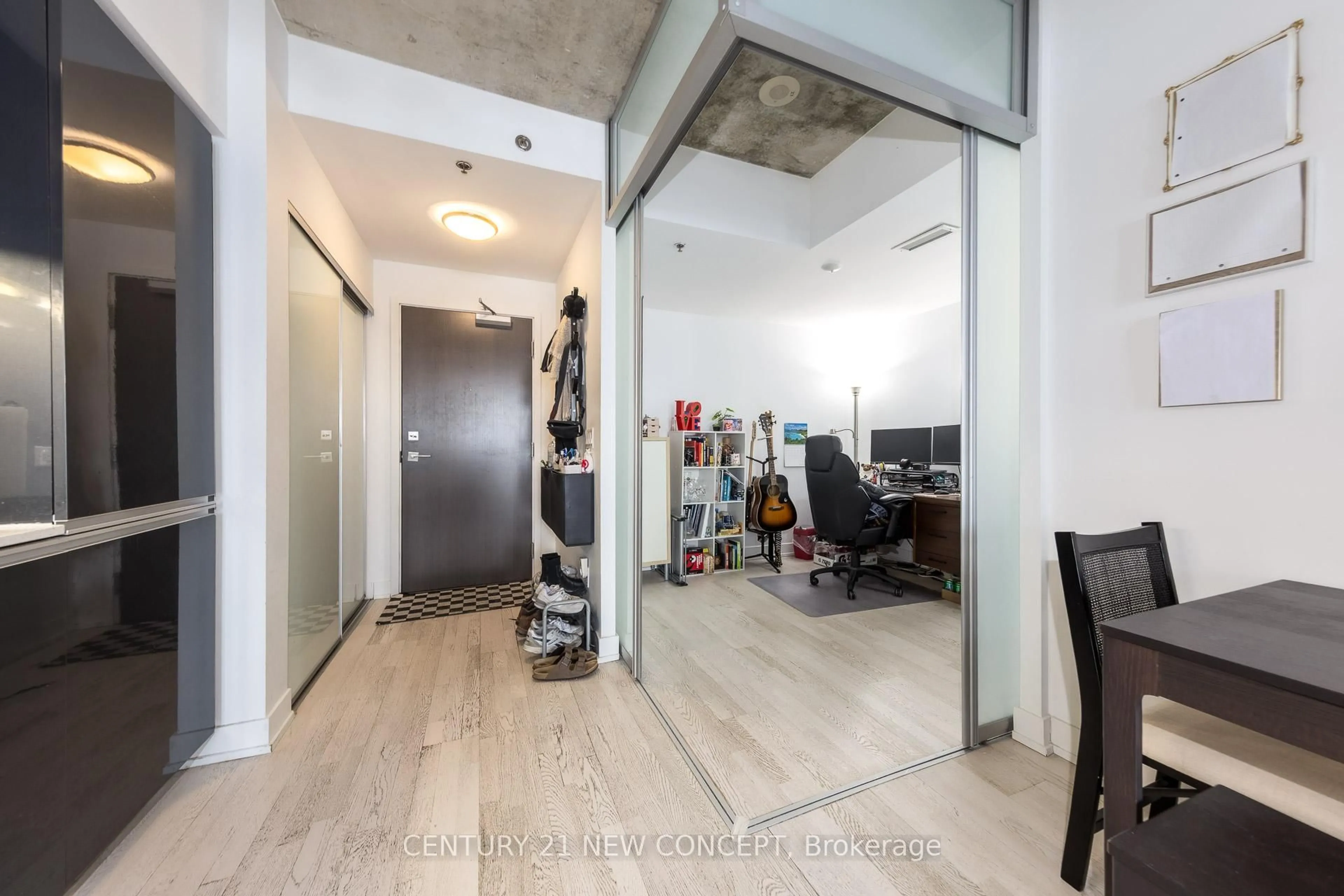 Indoor entryway for 20 Gladstone Ave #406, Toronto Ontario M6J 3K6