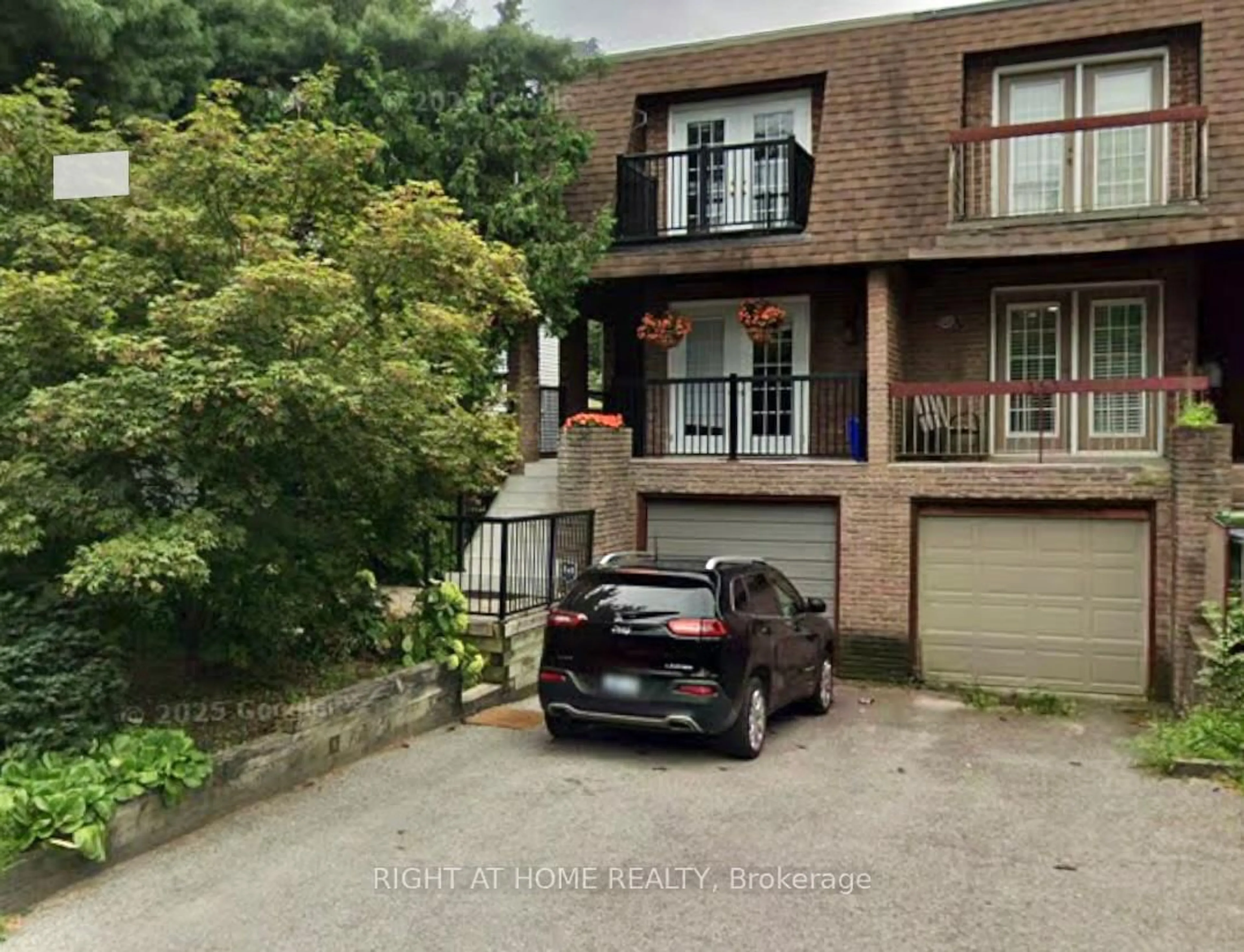 A pic from outside/outdoor area/front of a property/back of a property/a pic from drone, street for 355 Davisville Ave, Toronto Ontario M4S 1H1