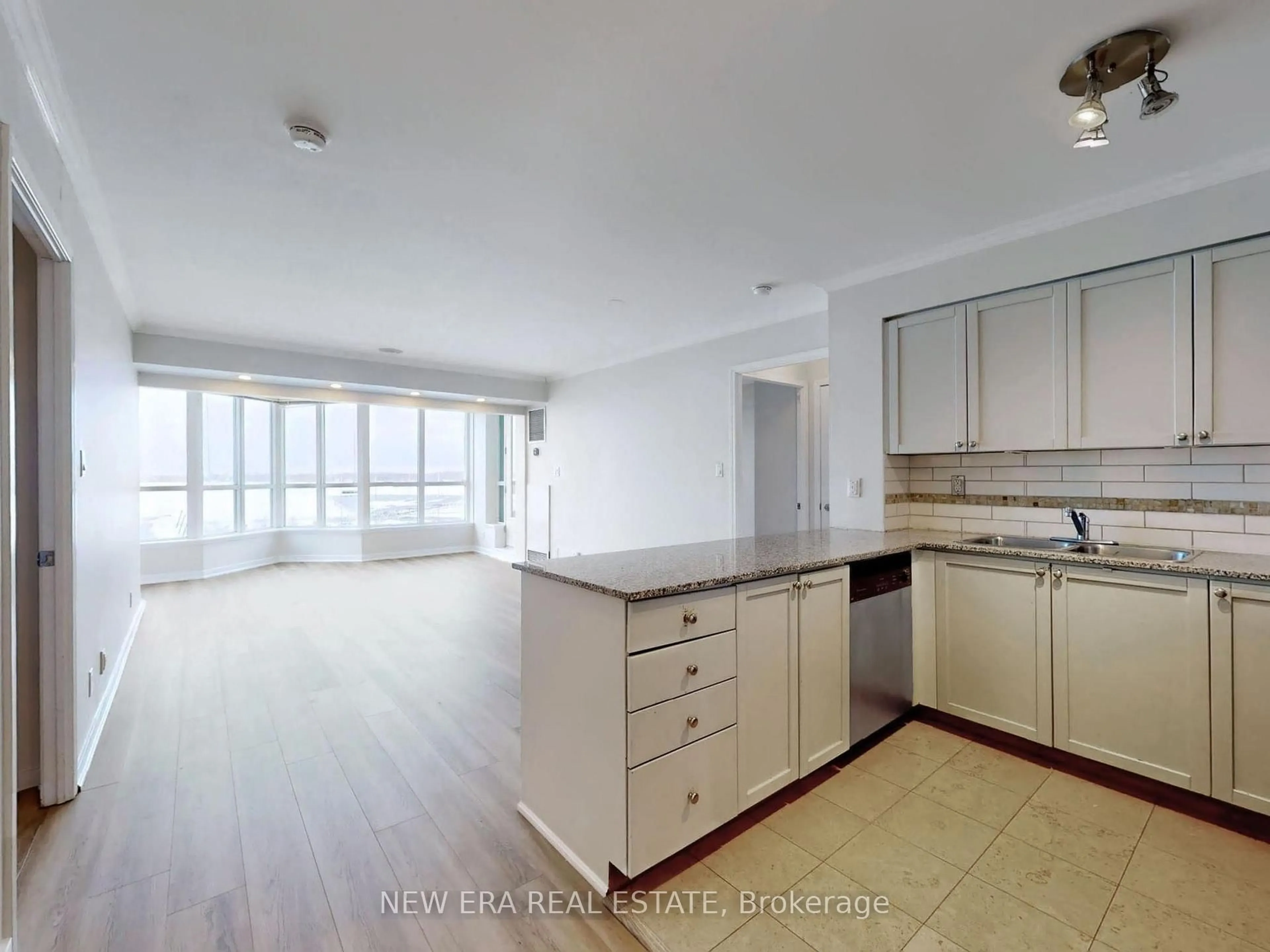 Open concept kitchen, unknown for 228 Queens Quay #808, Toronto Ontario M5J 2X1