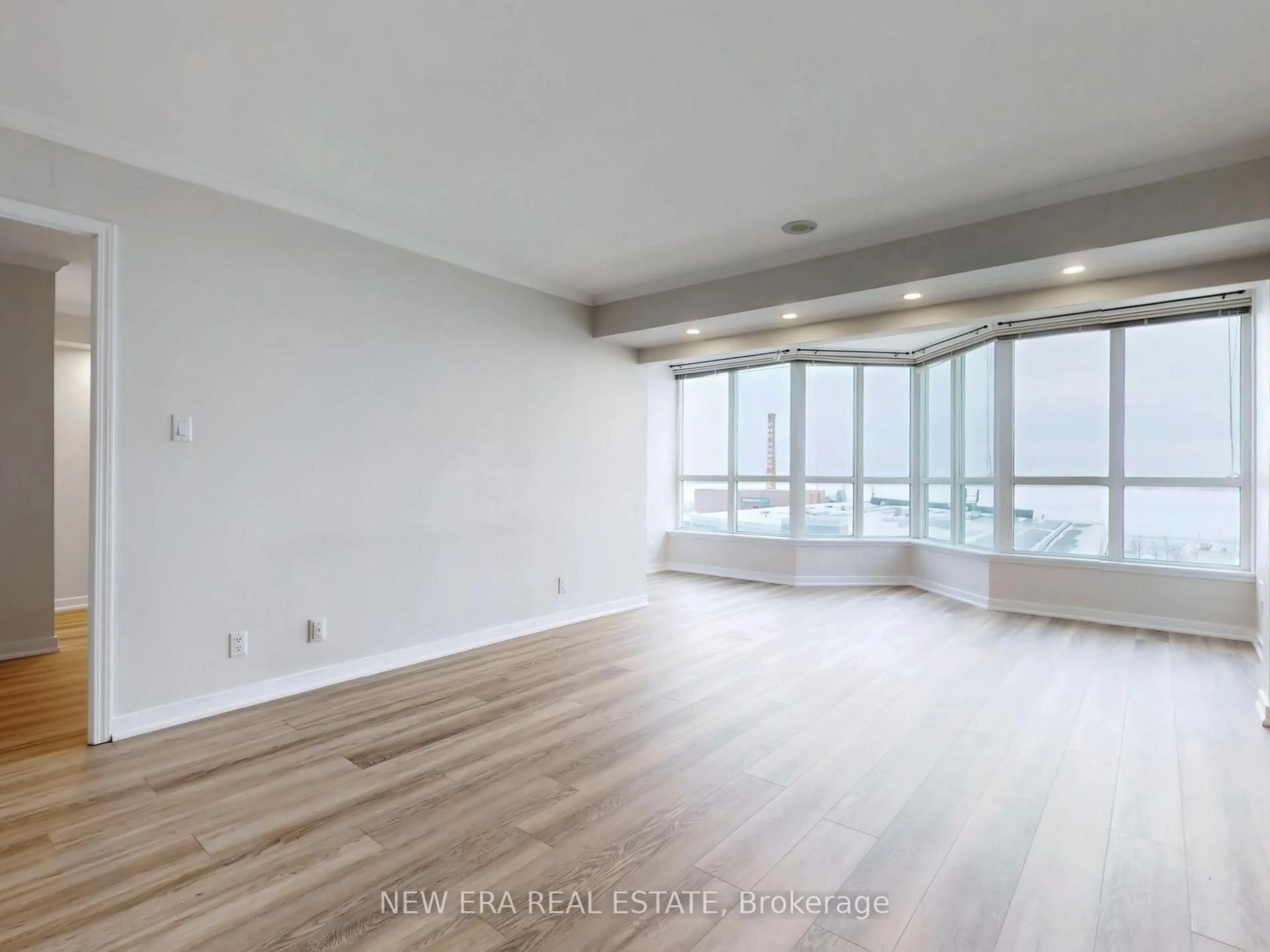 A pic of a room for 228 Queens Quay #808, Toronto Ontario M5J 2X1