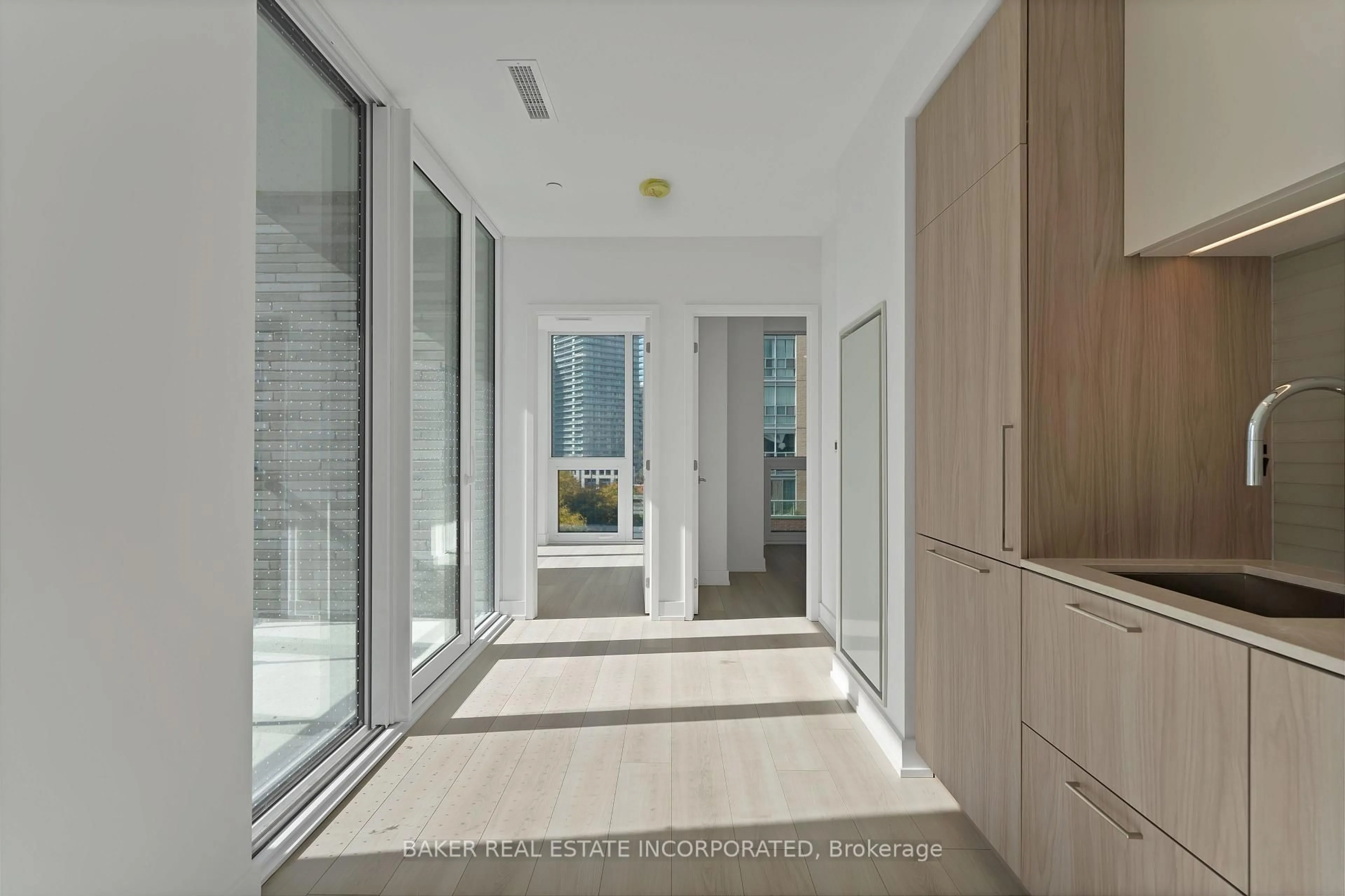 Indoor foyer for 36 Olive Ave #513, Toronto Ontario M2N 0M4