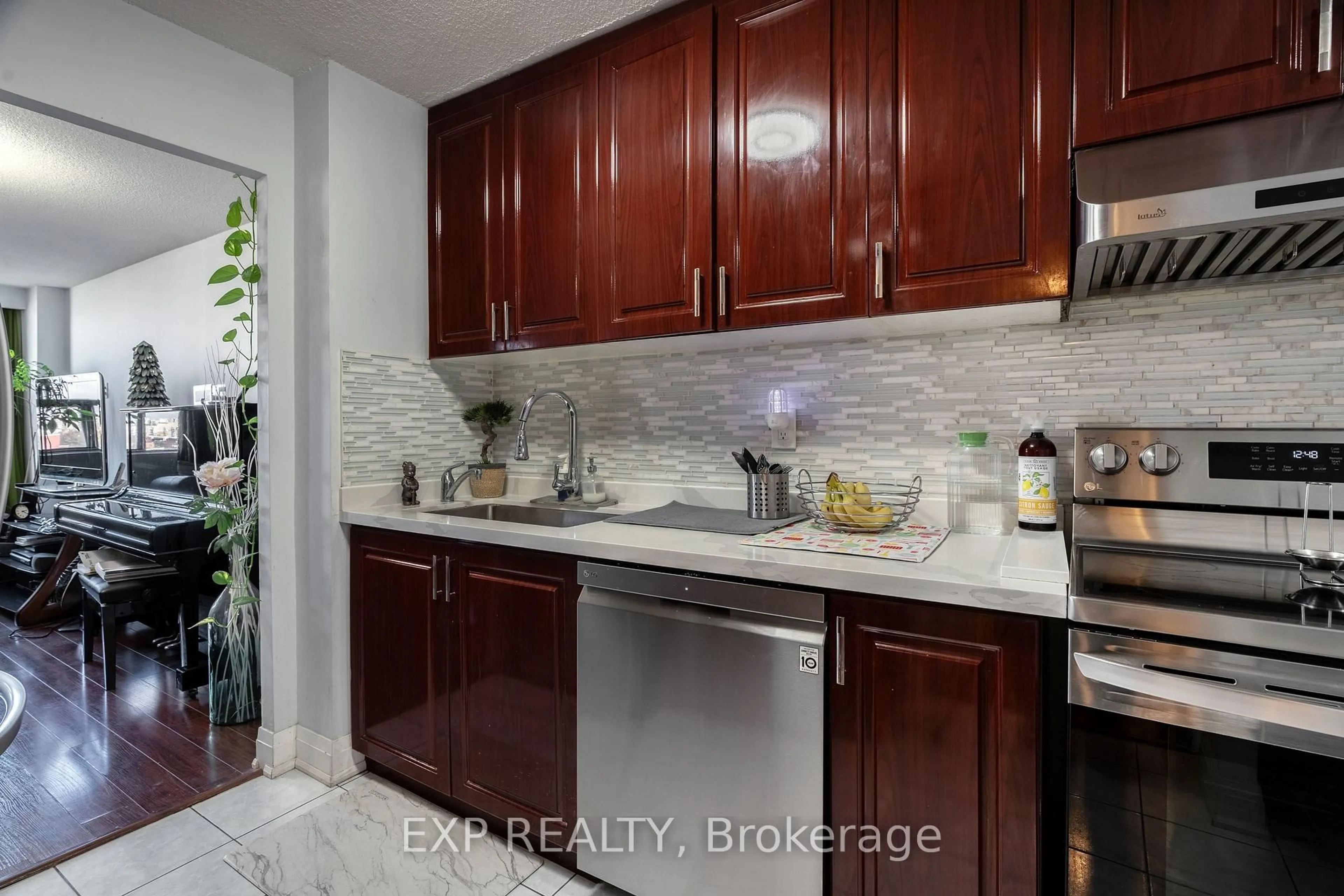 Unknown for 45 Sunrise Ave #714, Toronto Ontario M4A 2S3