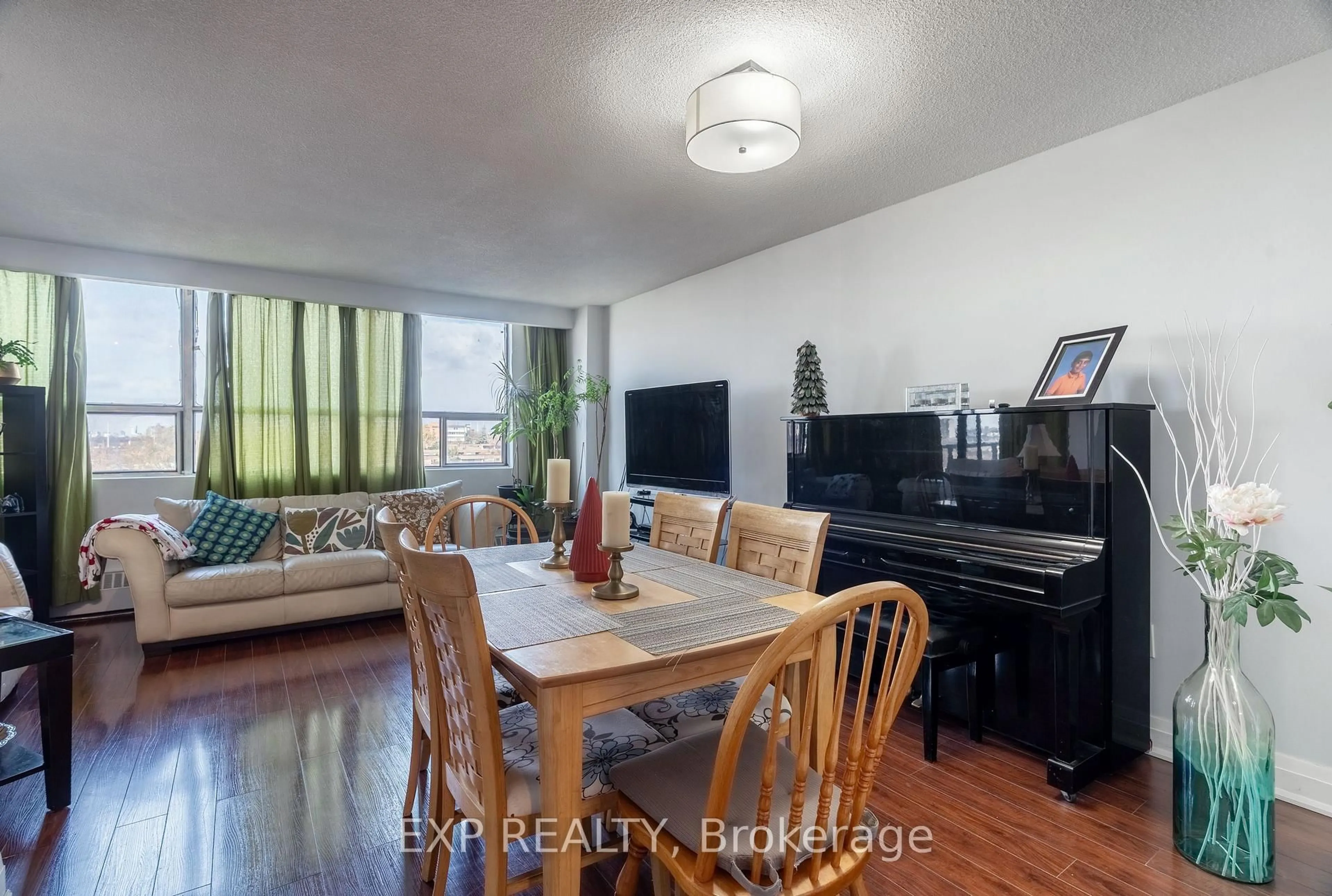 Living room with furniture, wood/laminate floor for 45 Sunrise Ave #714, Toronto Ontario M4A 2S3