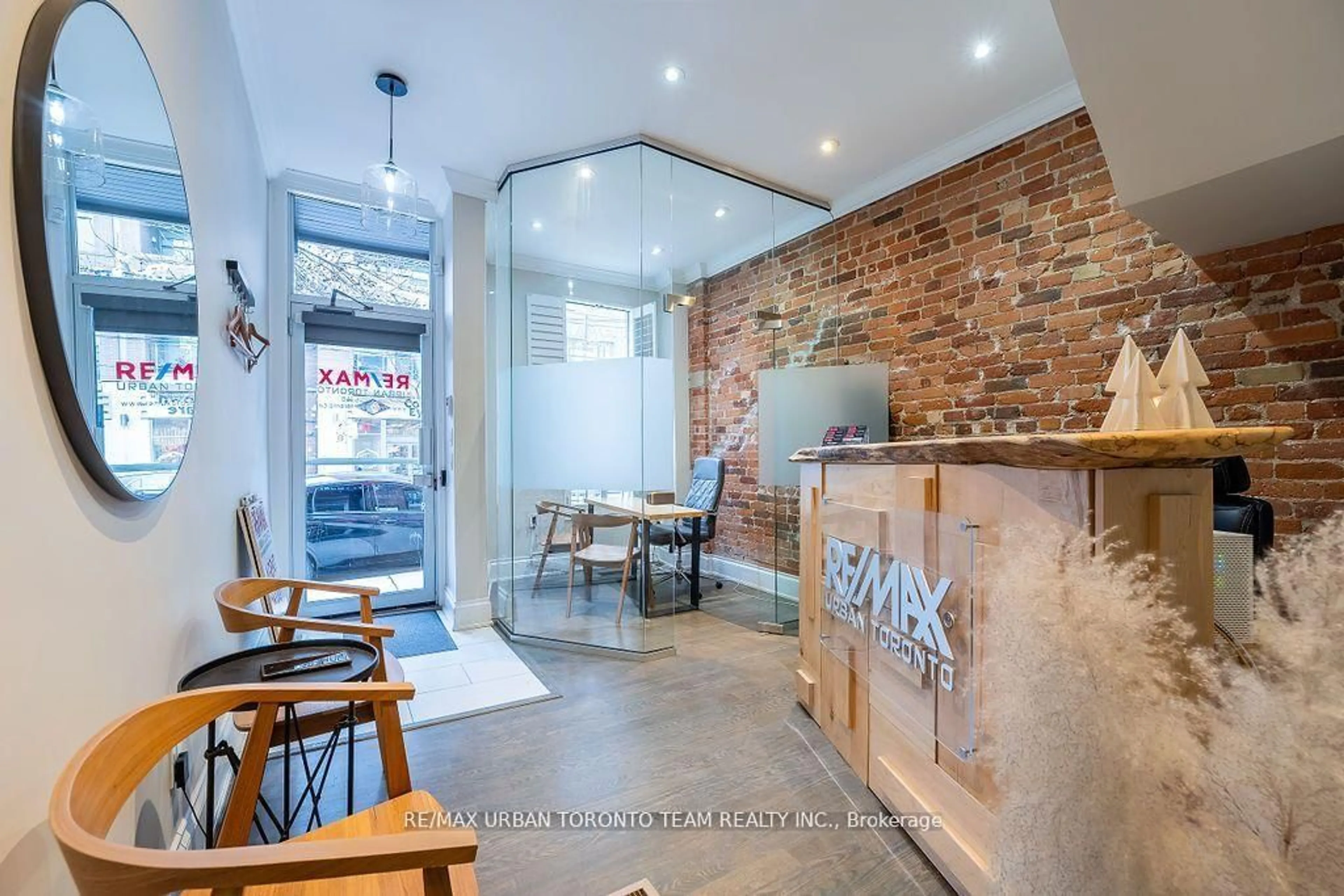 Unknown for 502 King St, Toronto Ontario M5A 1M1