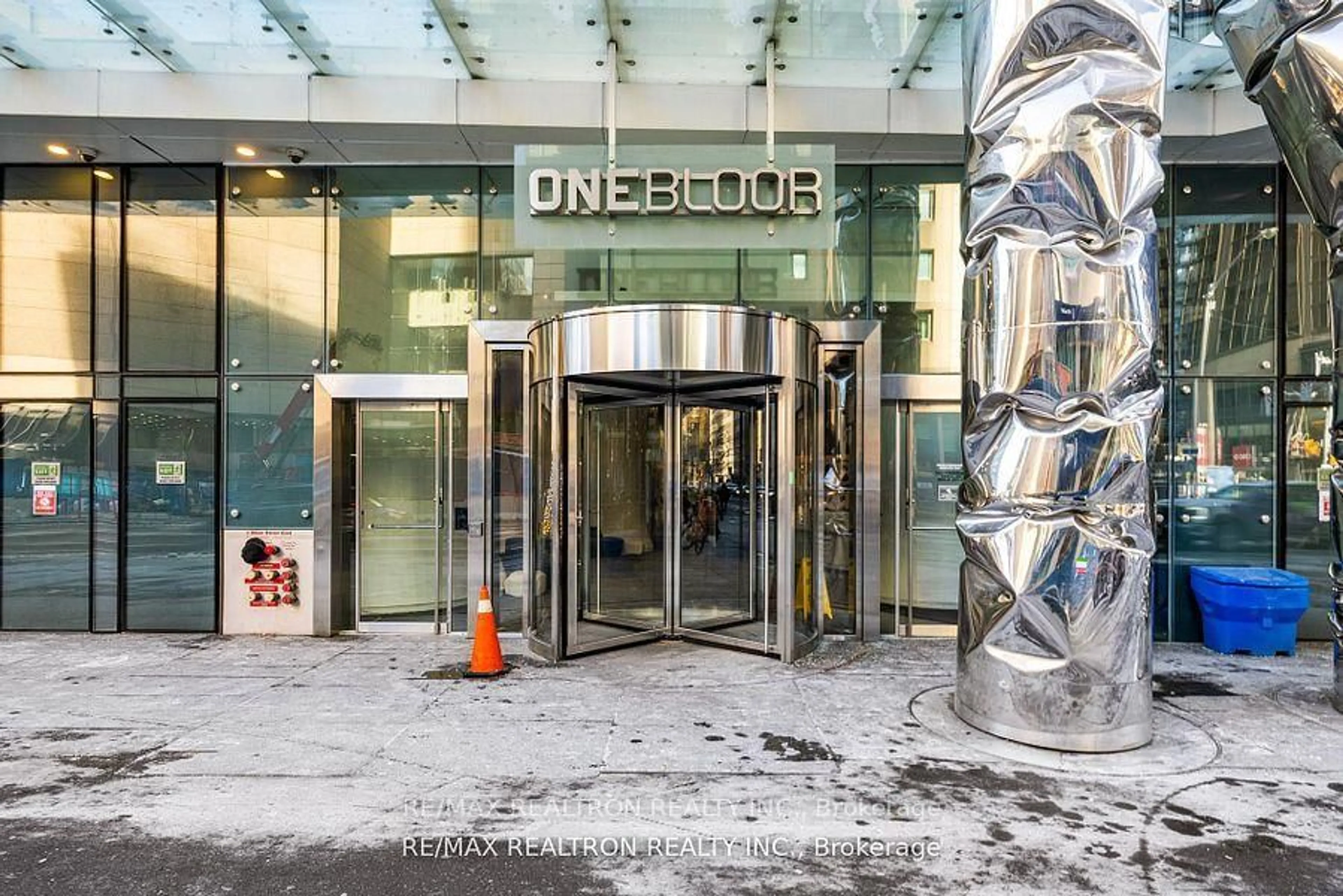 Lobby for 1 Bloor St #6010, Toronto Ontario M4W 0A8