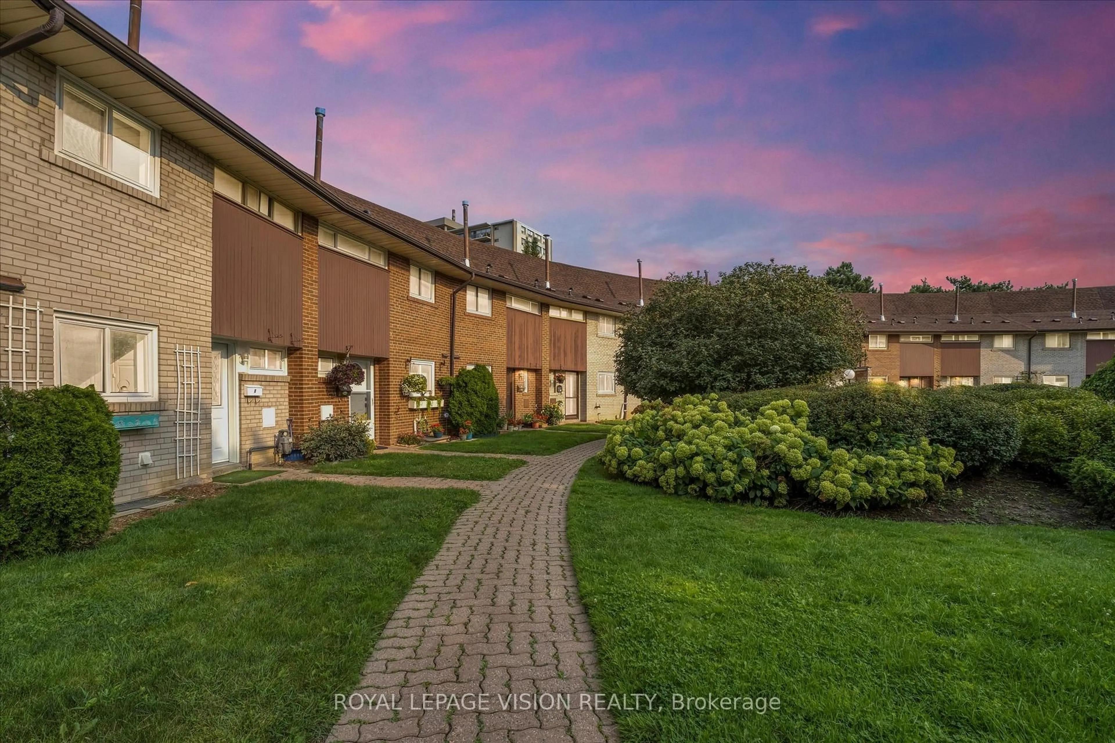 A pic from outside/outdoor area/front of a property/back of a property/a pic from drone, street for 8 Esterbrooke Ave #10, Toronto Ontario M2J 2C2