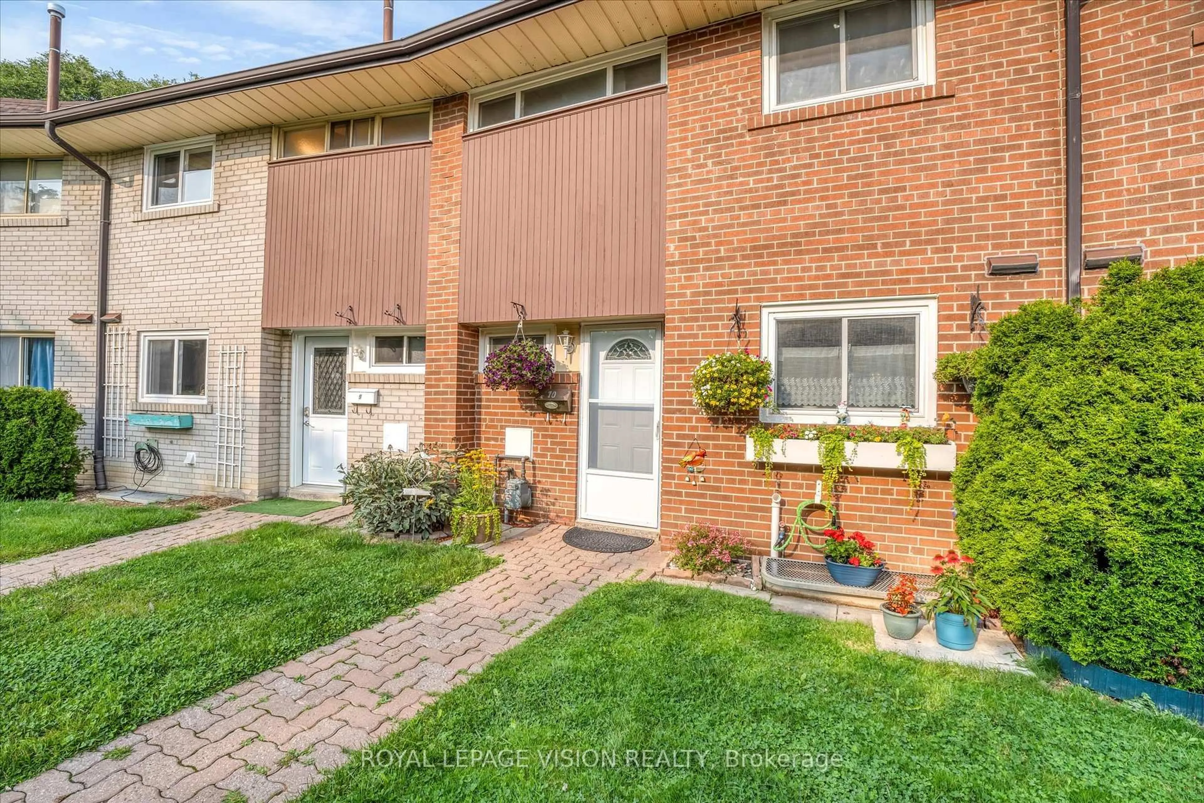 Home with brick exterior material, street for 8 Esterbrooke Ave #10, Toronto Ontario M2J 2C2