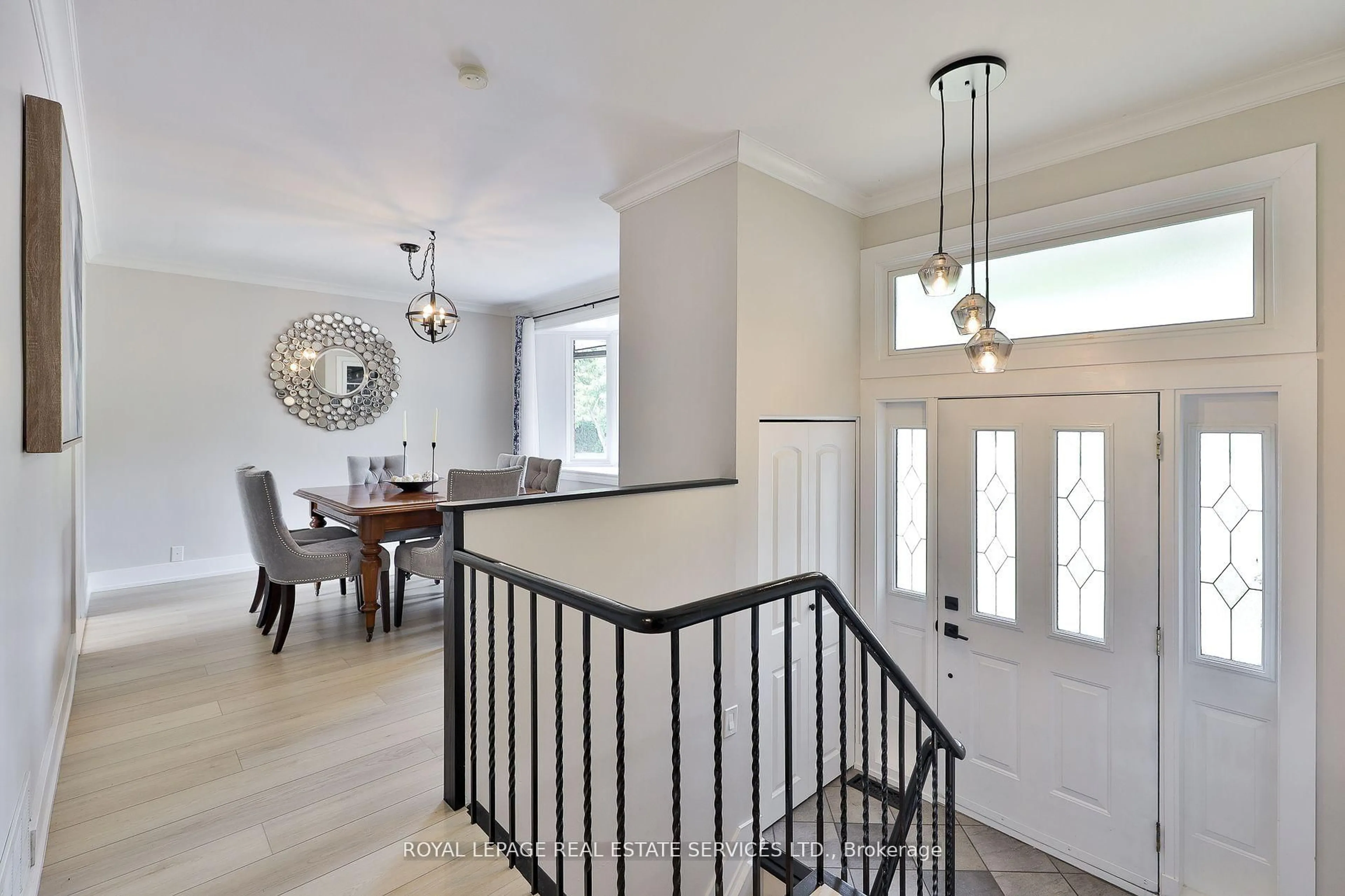 Indoor entryway for 45 Doonaree Dr, Toronto Ontario M3A 1M5