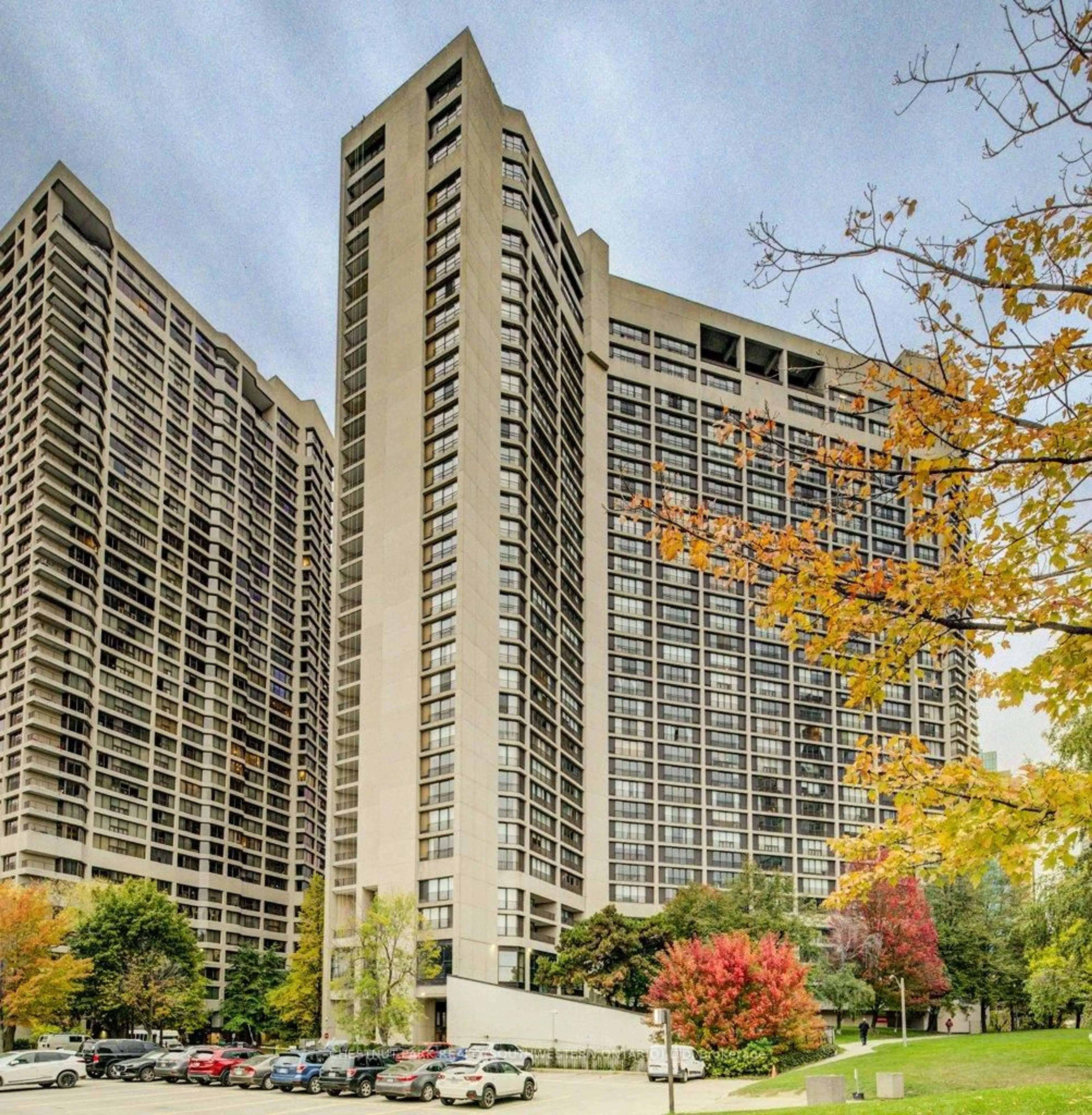 Indoor foyer for 33 Harbour Sq #2801, Toronto Ontario M5J 2G2