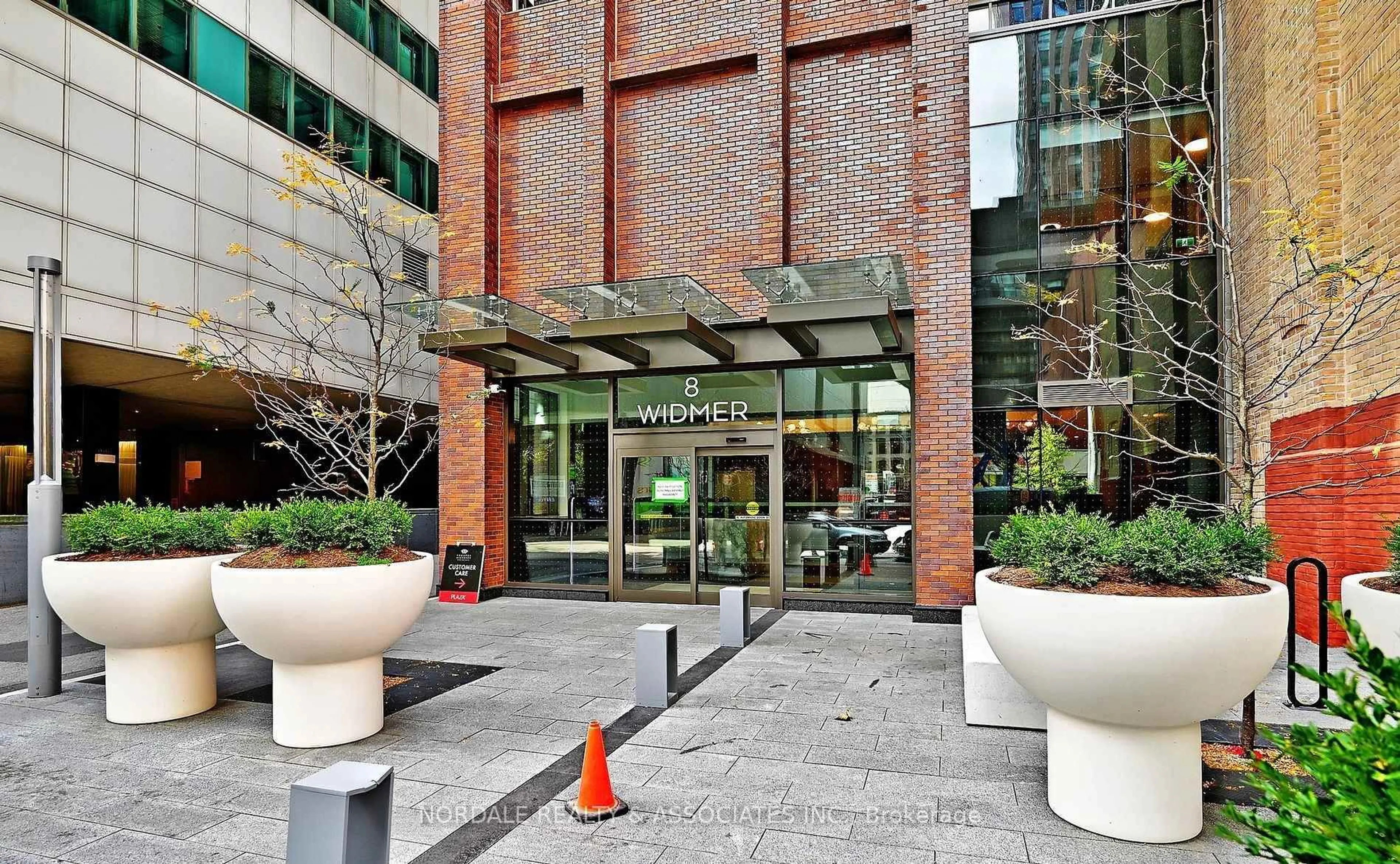 Lobby for 8 Widmer St, Toronto Ontario M5V 0W6