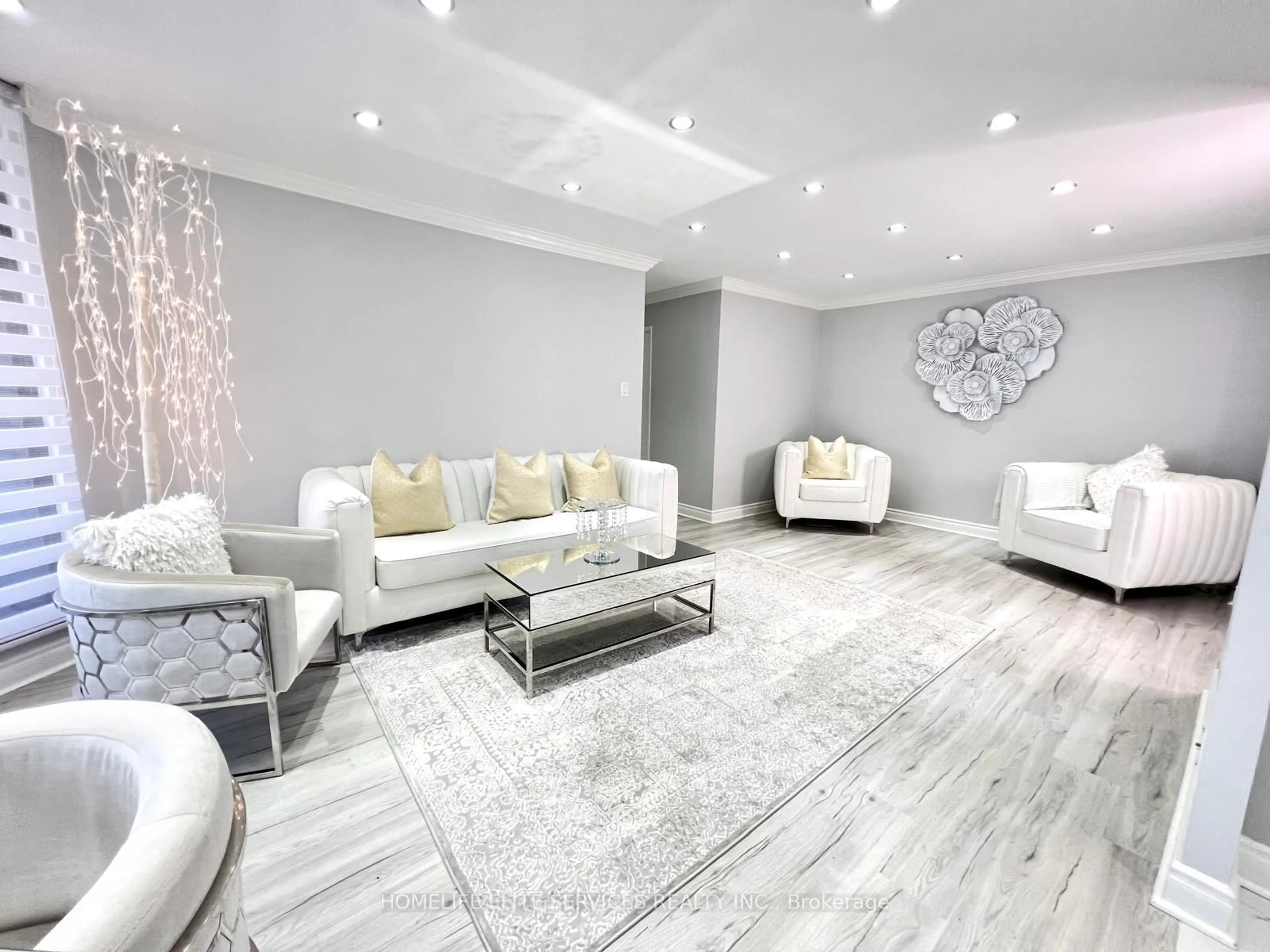 Living room with furniture, unknown for 75 Graydon Hall Dr #1608, Toronto Ontario M3A 3M5