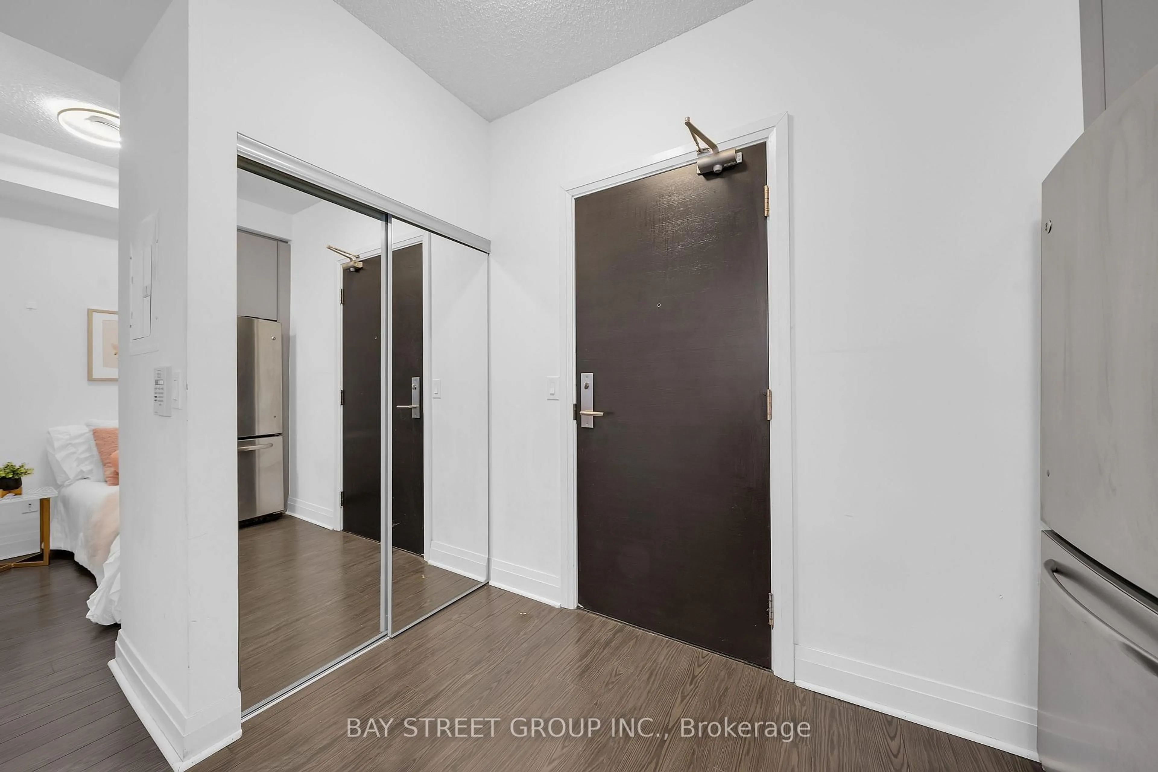 Indoor entryway for 399 Spring Garden Ave #225, Toronto Ontario M2N 3H6