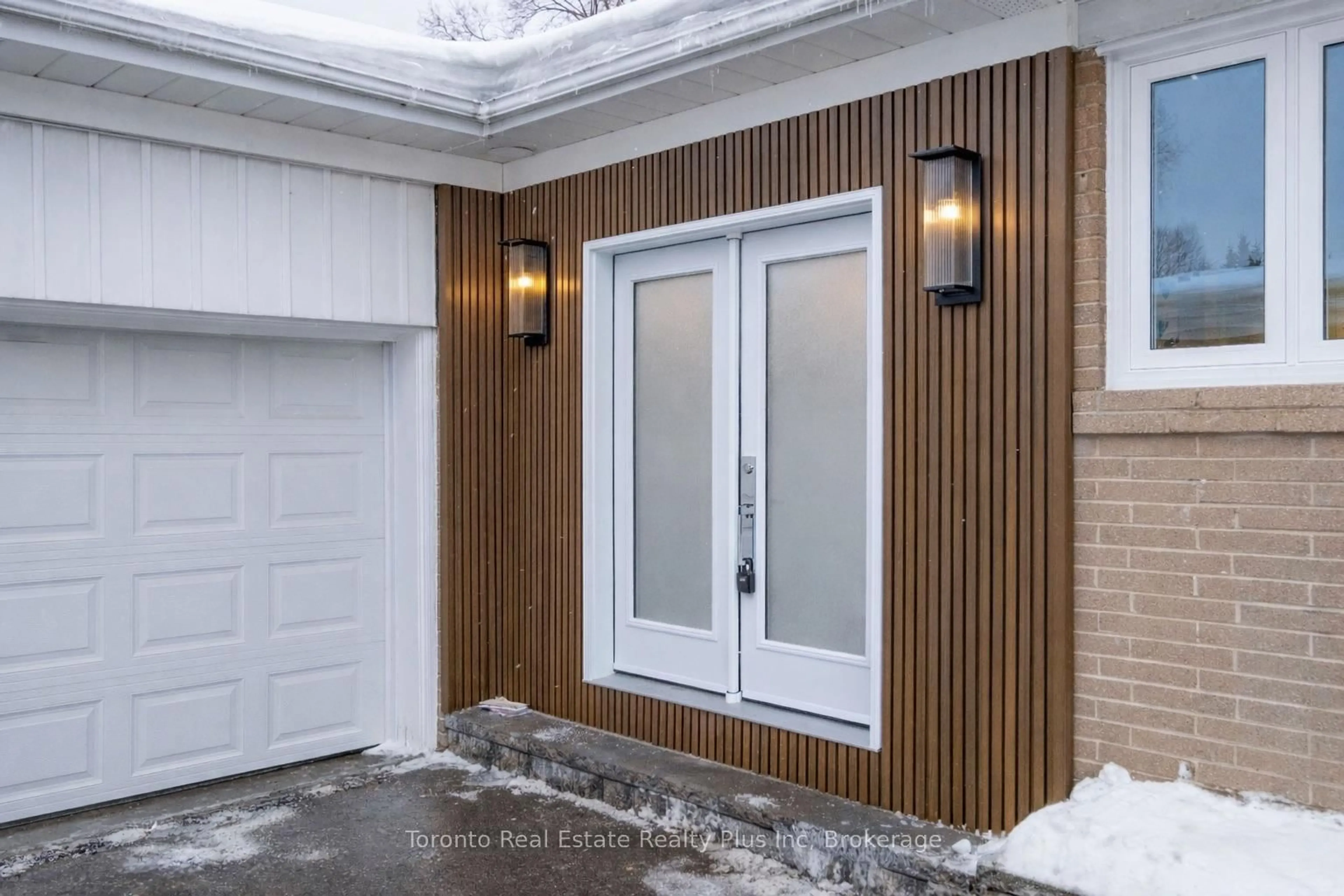 Indoor entryway for 3 Blithfield Ave, Toronto Ontario M2K 1X9