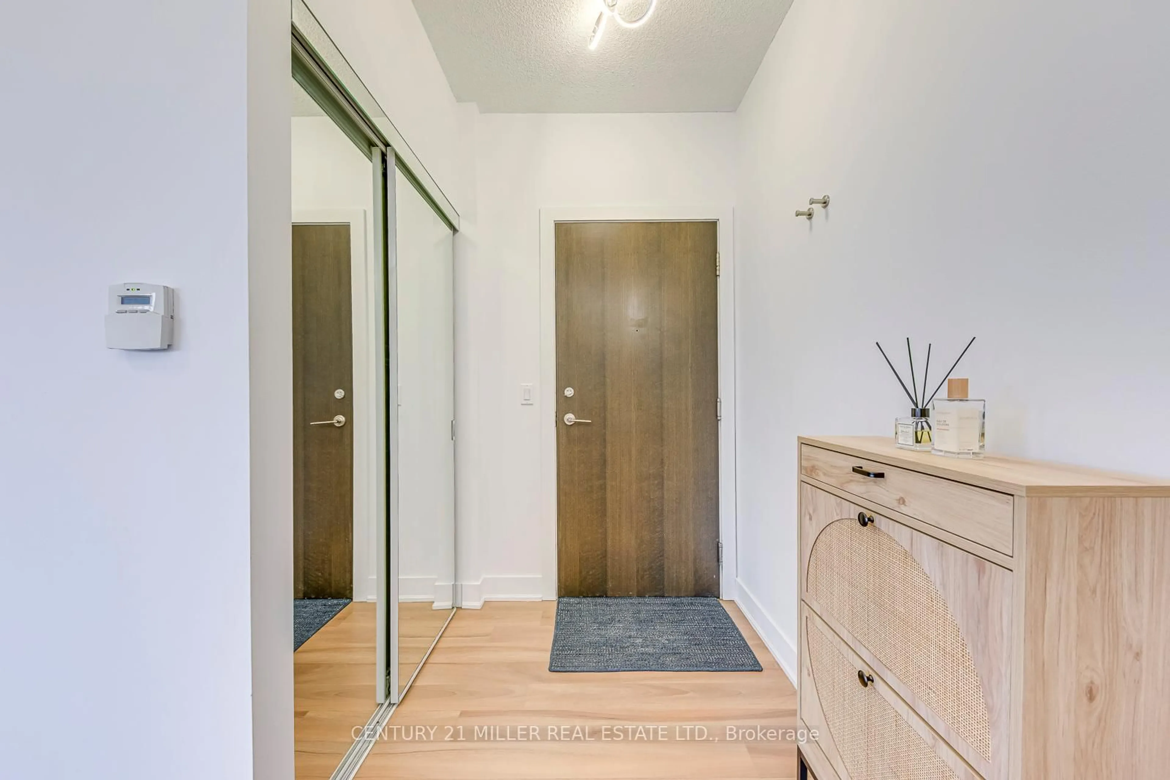 Indoor entryway for 28 Linden St #3106, Toronto Ontario M4Y 0A4