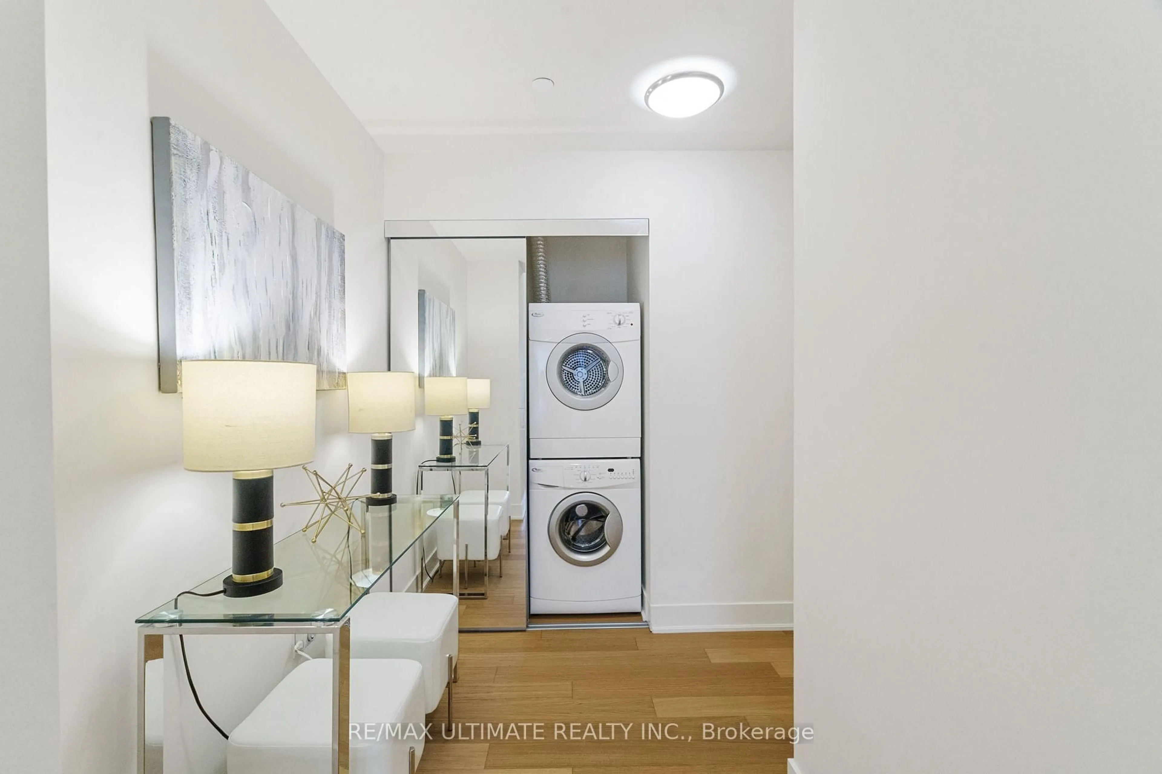 Unknown for 30 Roehampton Ave #802, Toronto Ontario M4P 0B9