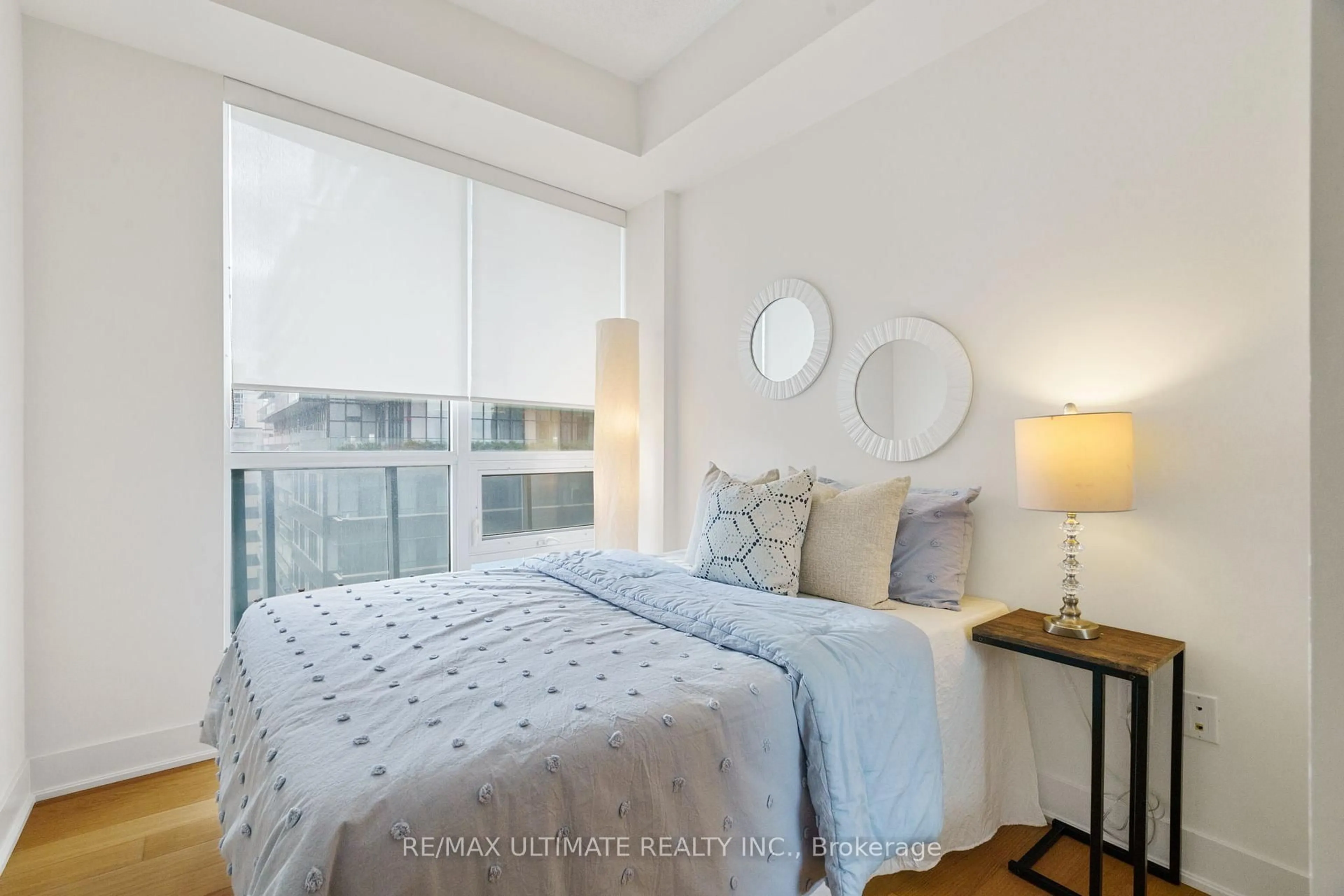 Bedroom with bed, unknown for 30 Roehampton Ave #802, Toronto Ontario M4P 0B9