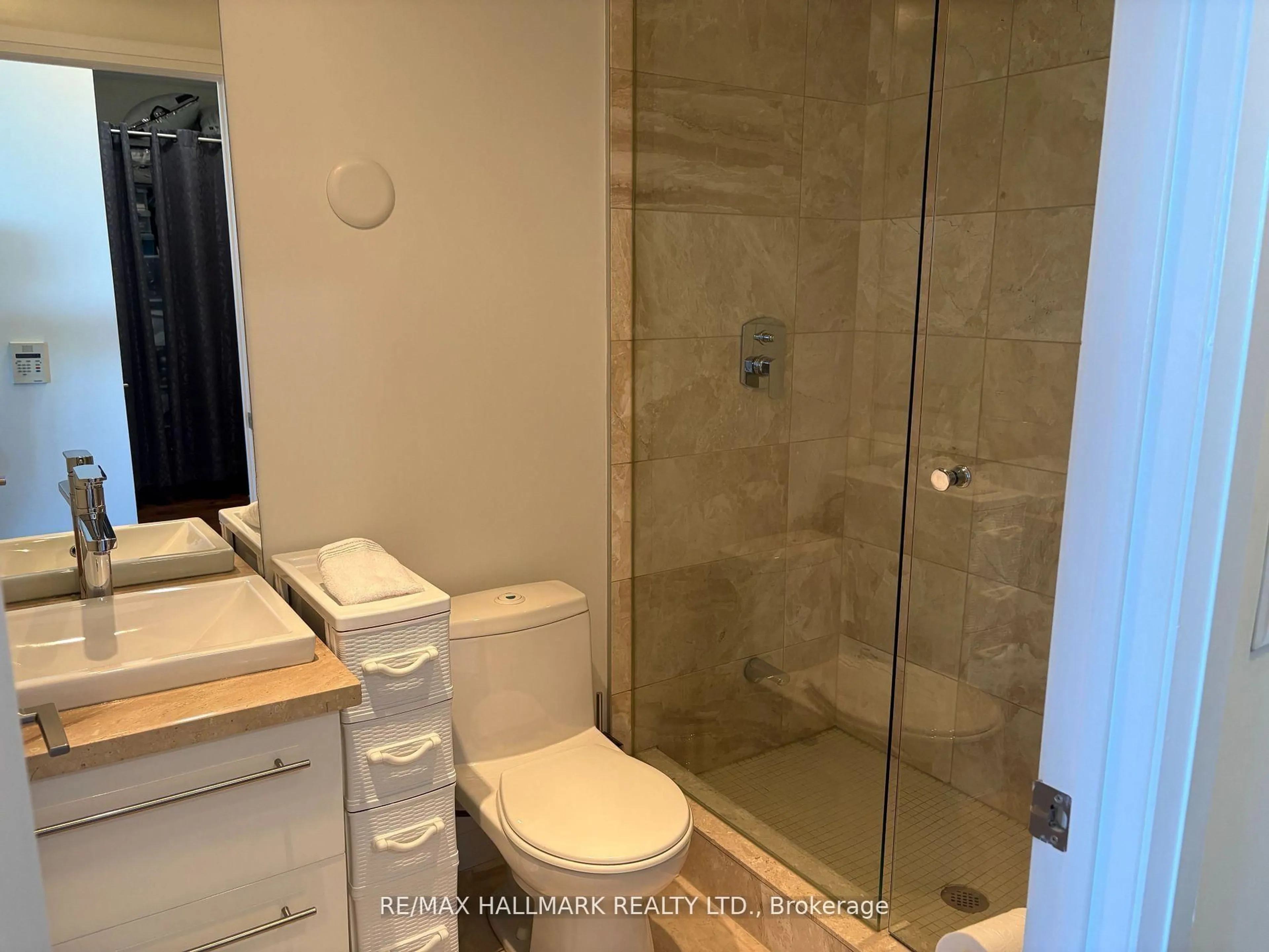 Standard bathroom, ceramic/tile floor for 399 Spring Garden Ave #PH704, Toronto Ontario M2N 3H6