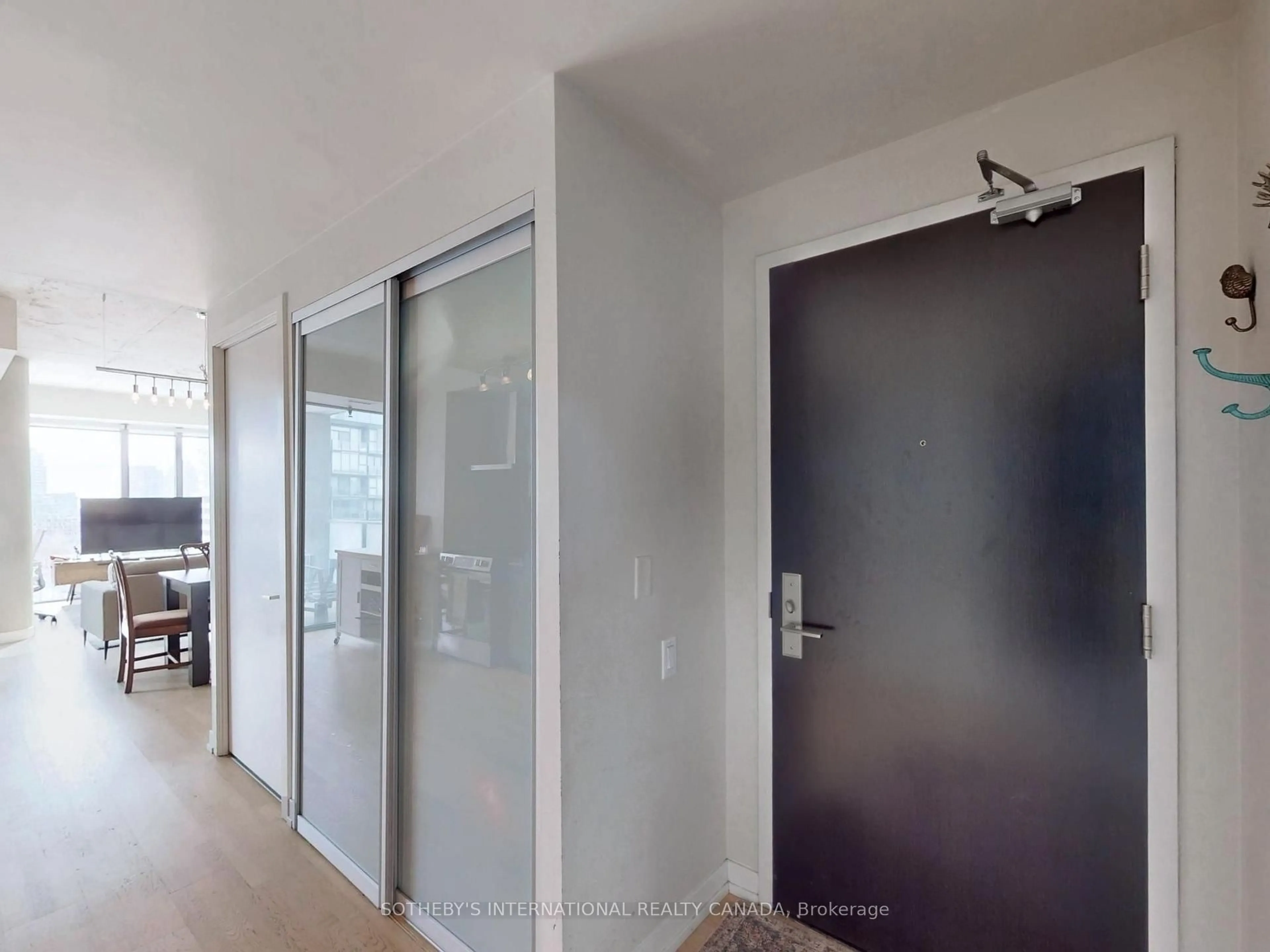 Unknown for 95 Bathurst St #1204, Toronto Ontario M5V 0H7