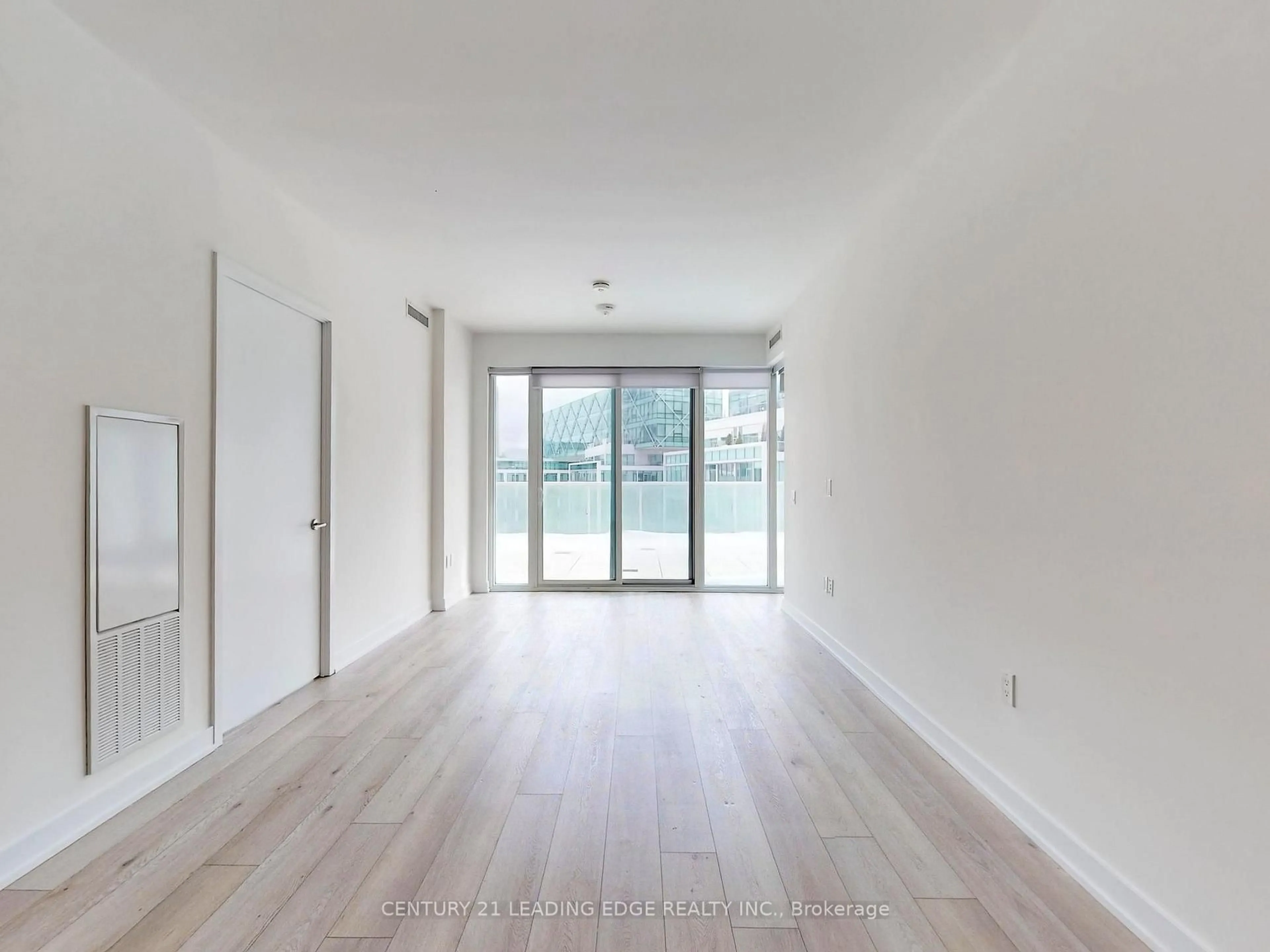 Unknown for 15 Queens Quay #1002, Toronto Ontario M5E 0C5