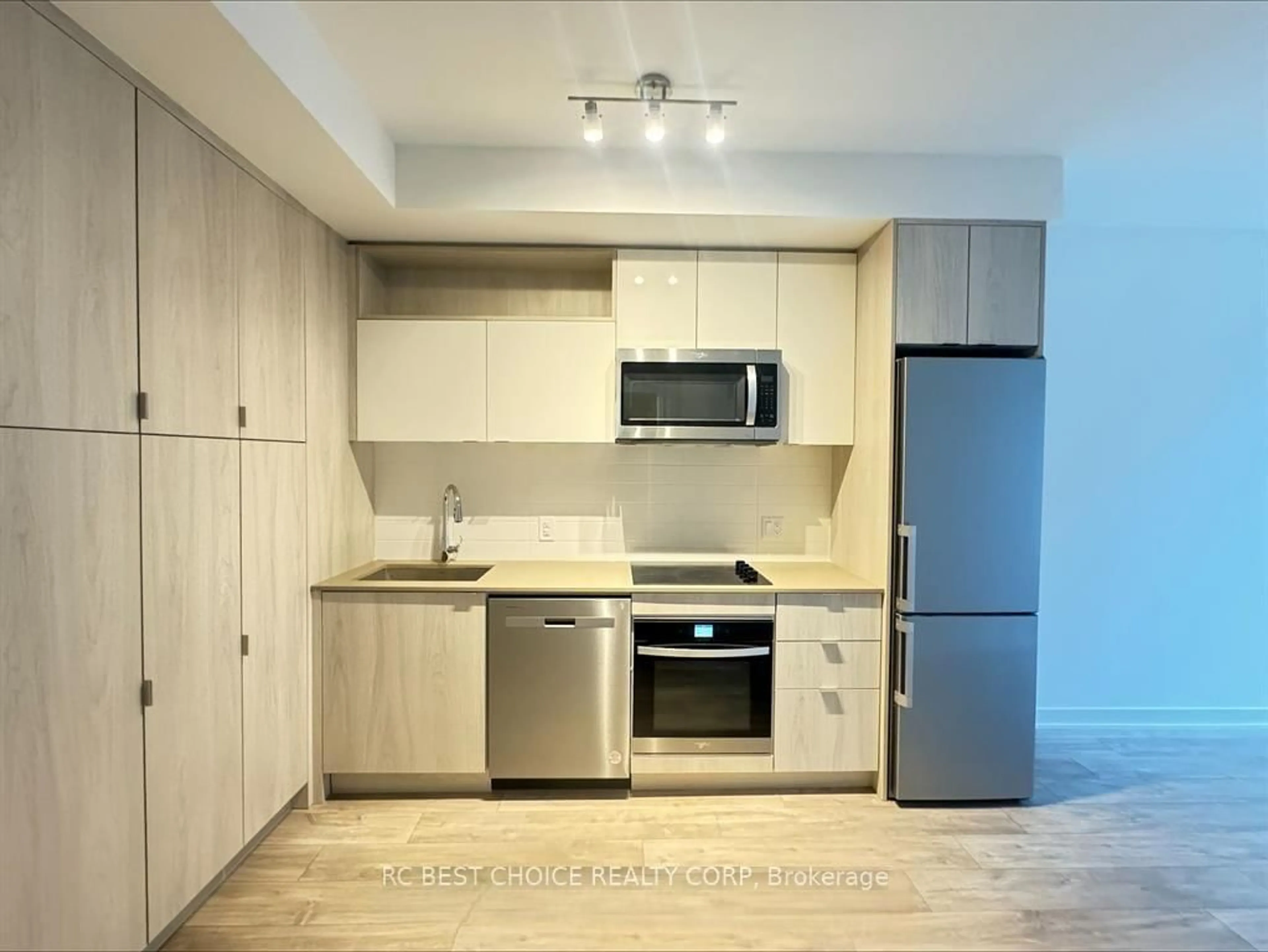 Standard kitchen, unknown for 70 Princess St #410 E, Toronto Ontario M5A 0X6