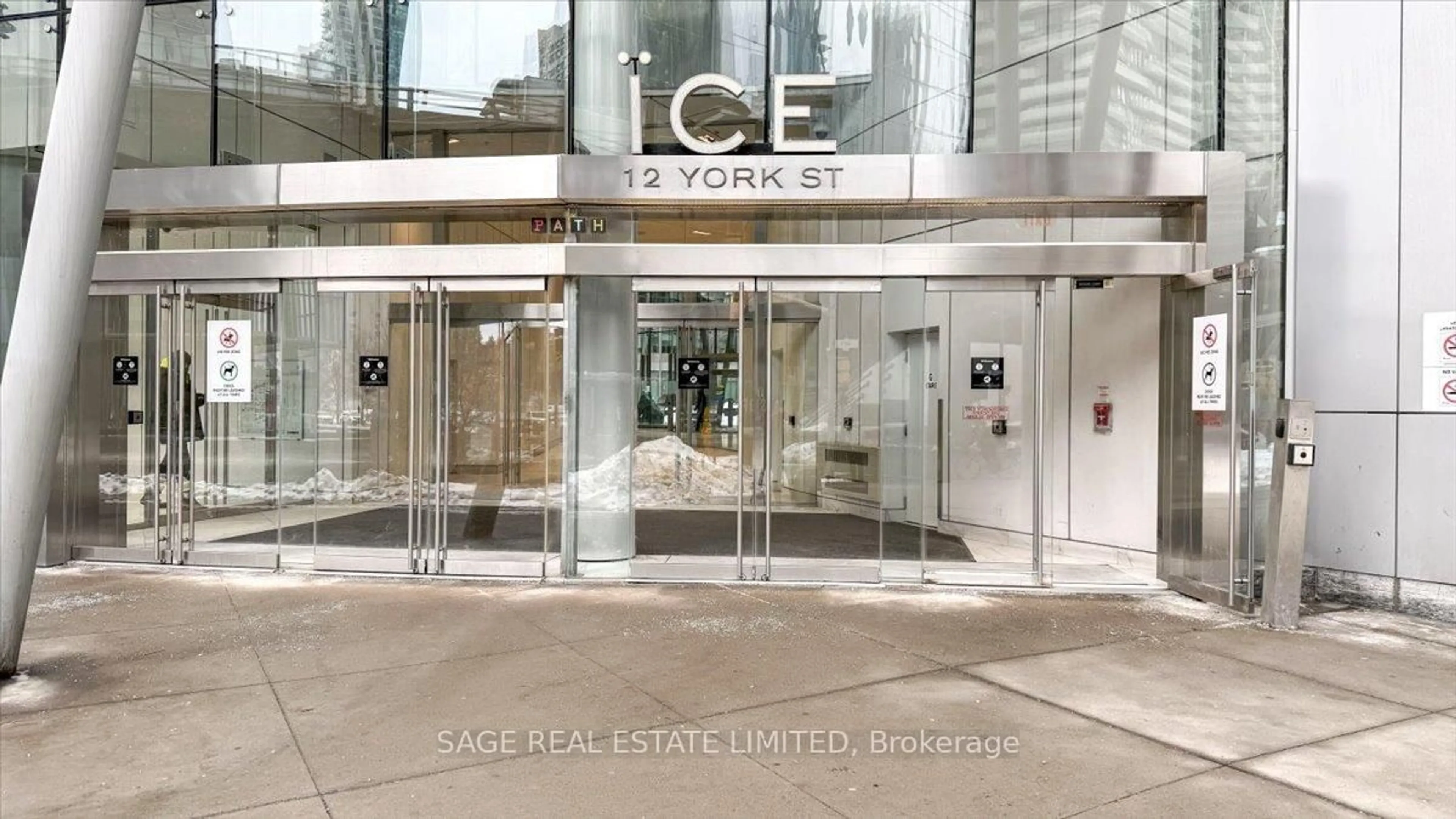 Indoor foyer for 12 York St #3608, Toronto Ontario M5J 0A9