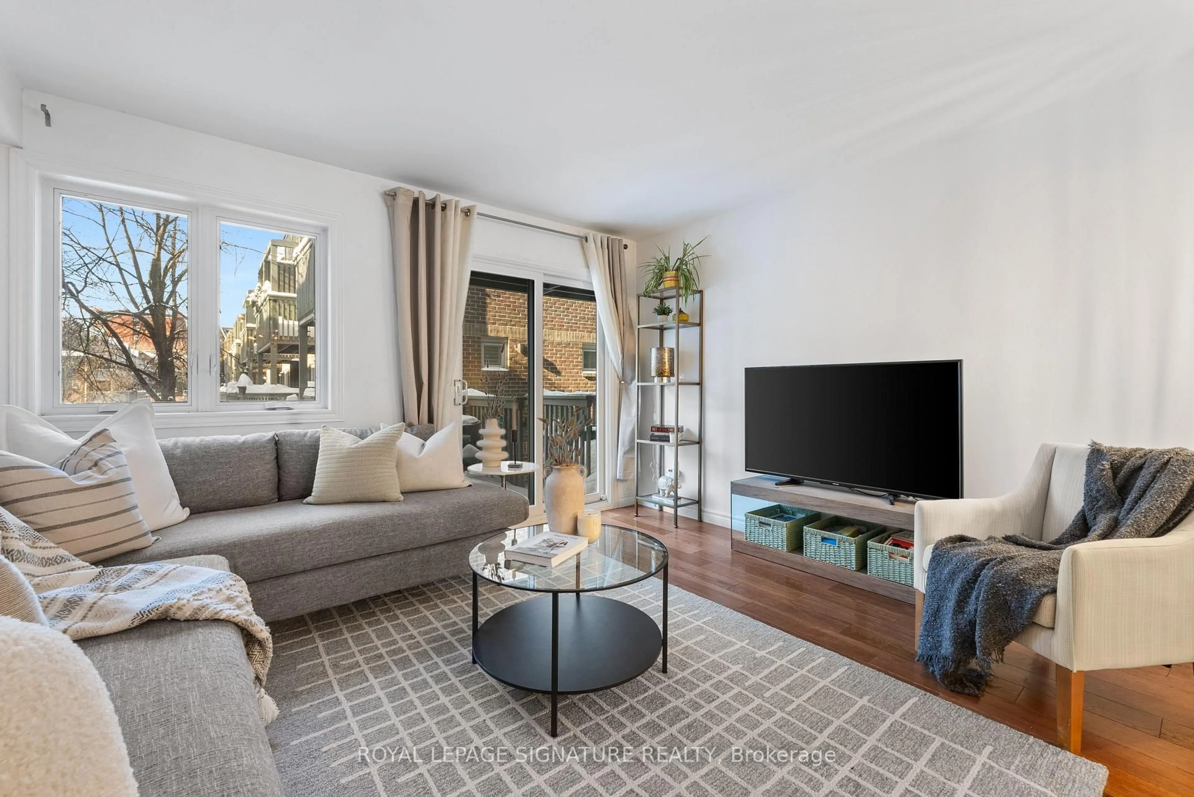 Living room with furniture, unknown for 32 Massey St #D, Toronto Ontario M6J 3W4