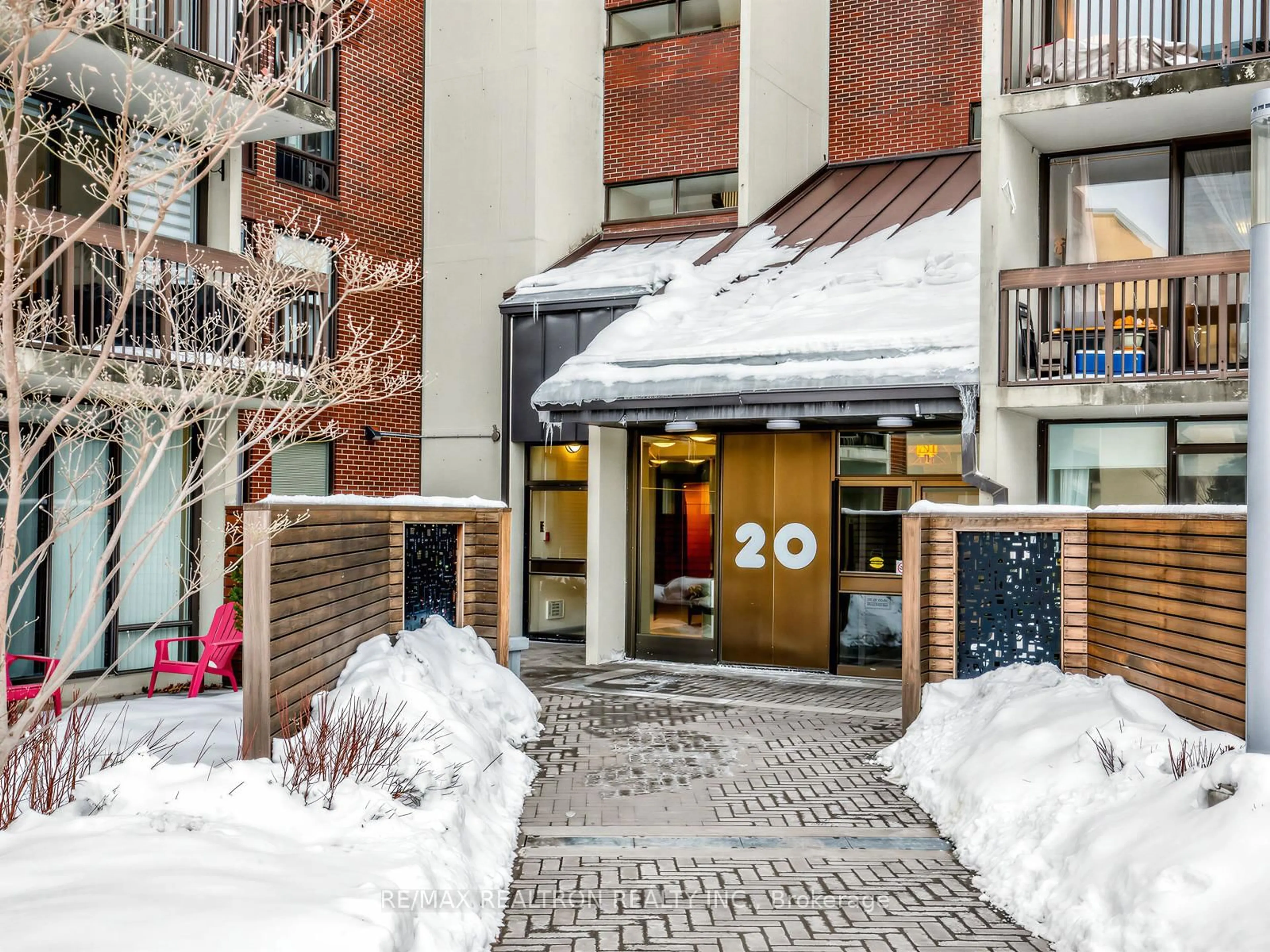 Indoor foyer for 20 Fashion Roseway #505, Toronto Ontario M2N 6B5