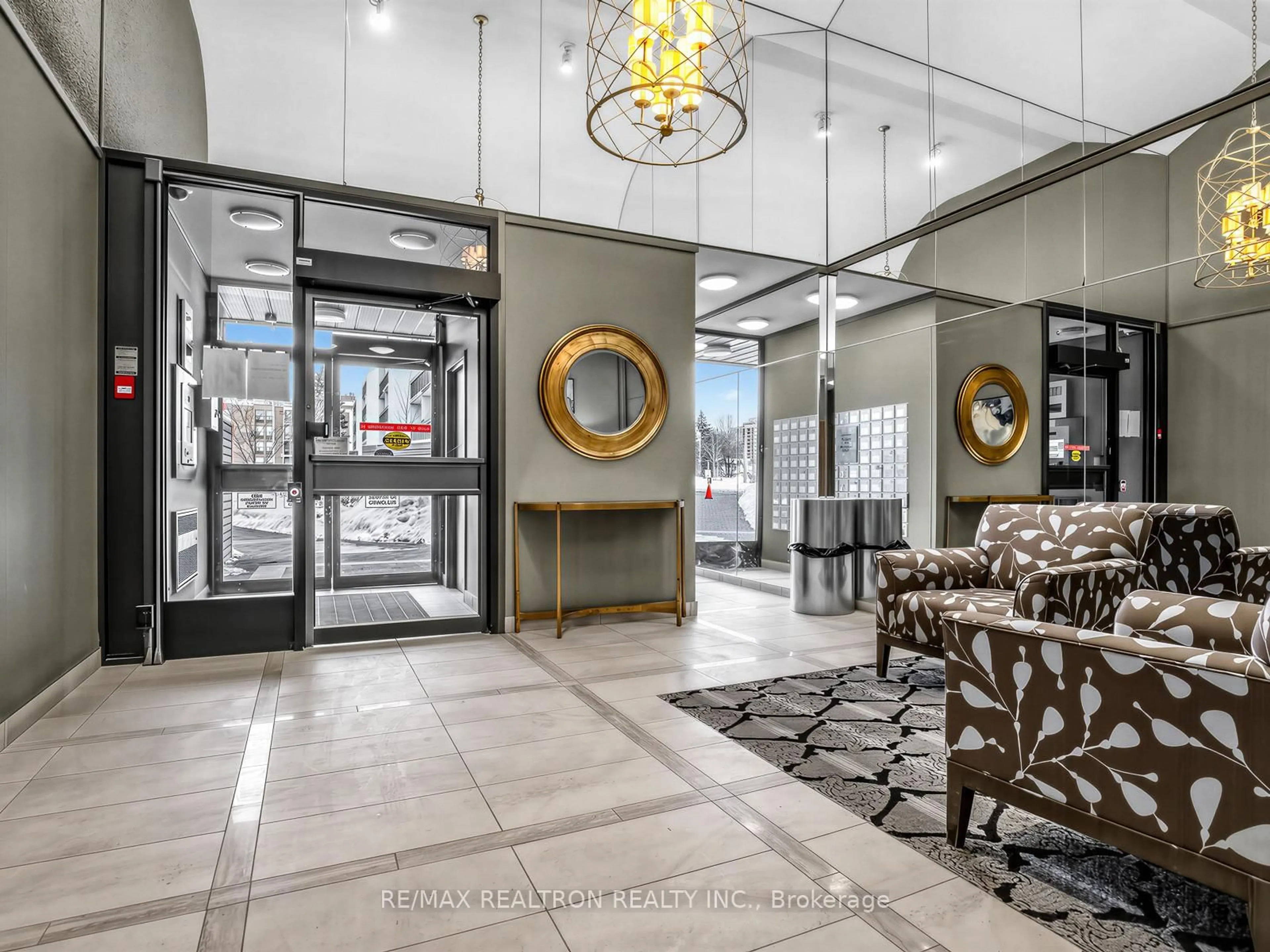 Indoor foyer for 20 Fashion Roseway #505, Toronto Ontario M2N 6B5