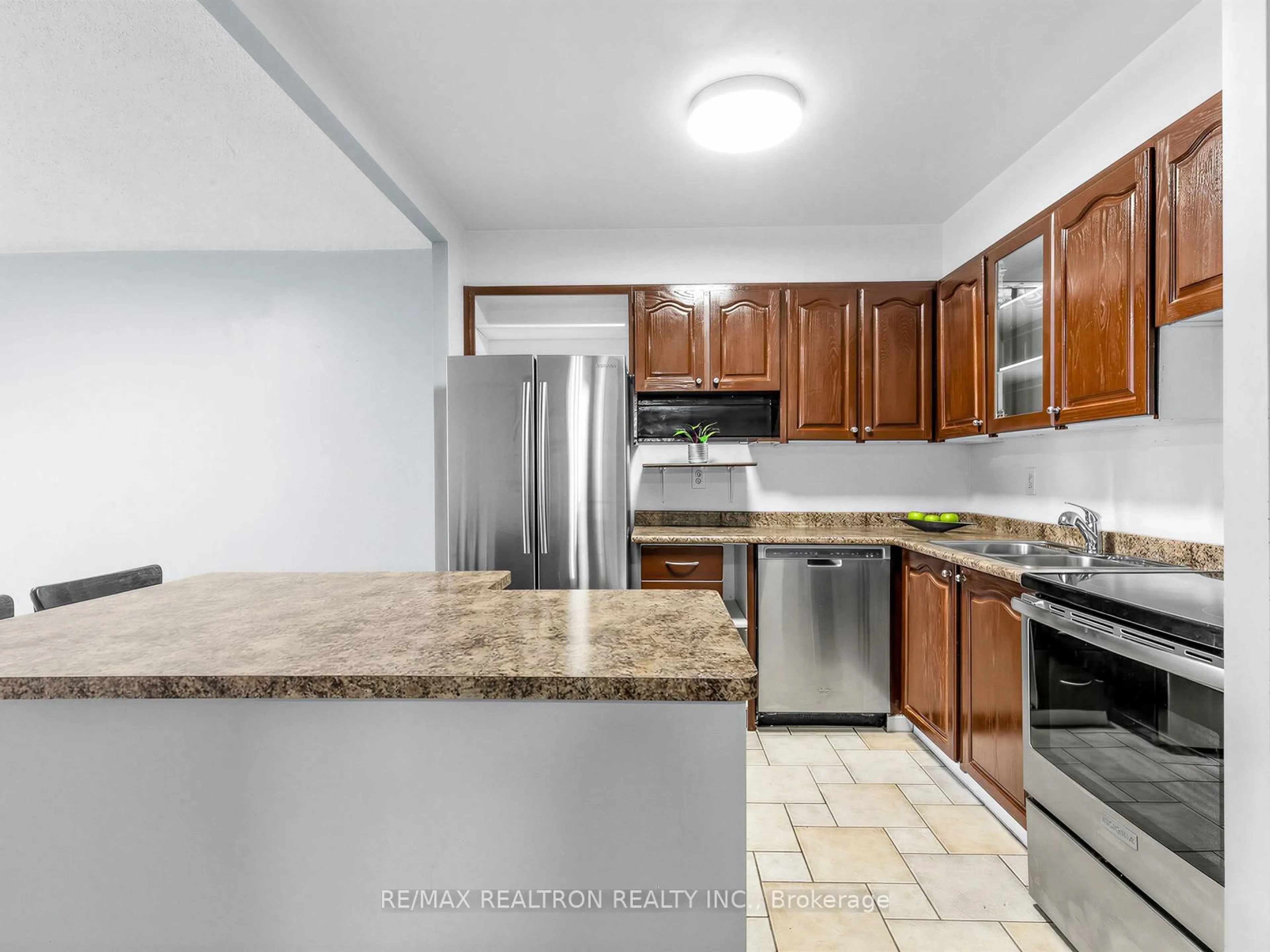 Standard kitchen, ceramic/tile floor for 20 Fashion Roseway #505, Toronto Ontario M2N 6B5