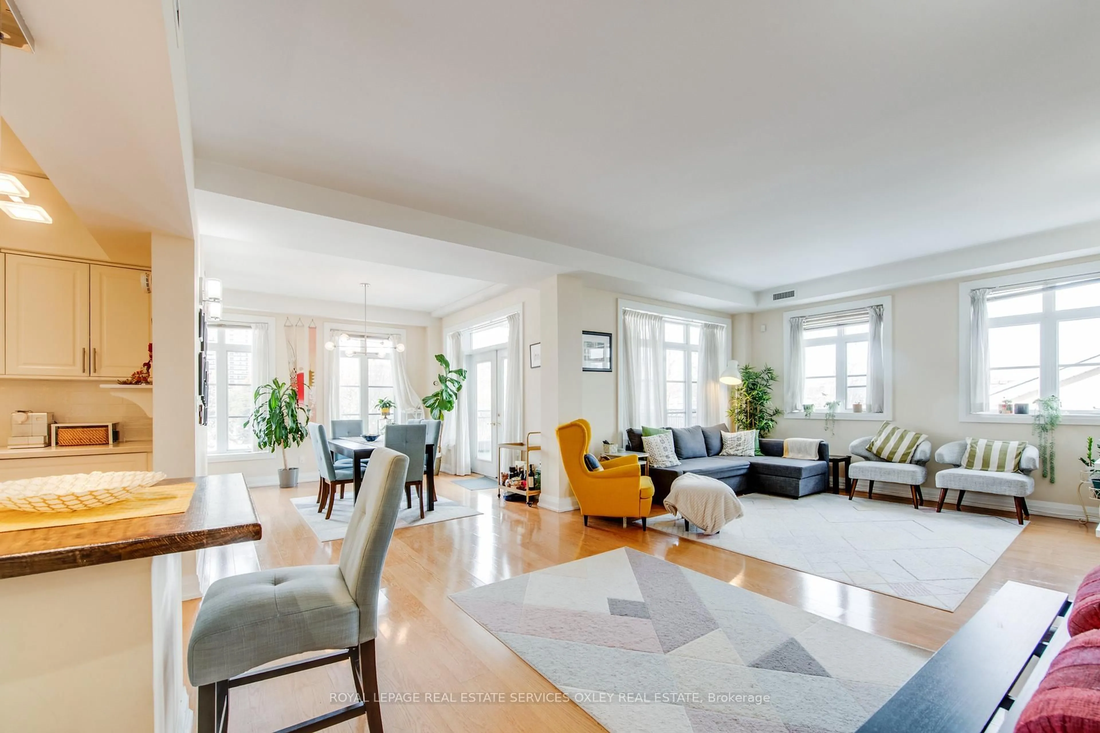 Living room with furniture, unknown for 21 Shaftesbury Ave #401, Toronto Ontario M4T 3B4