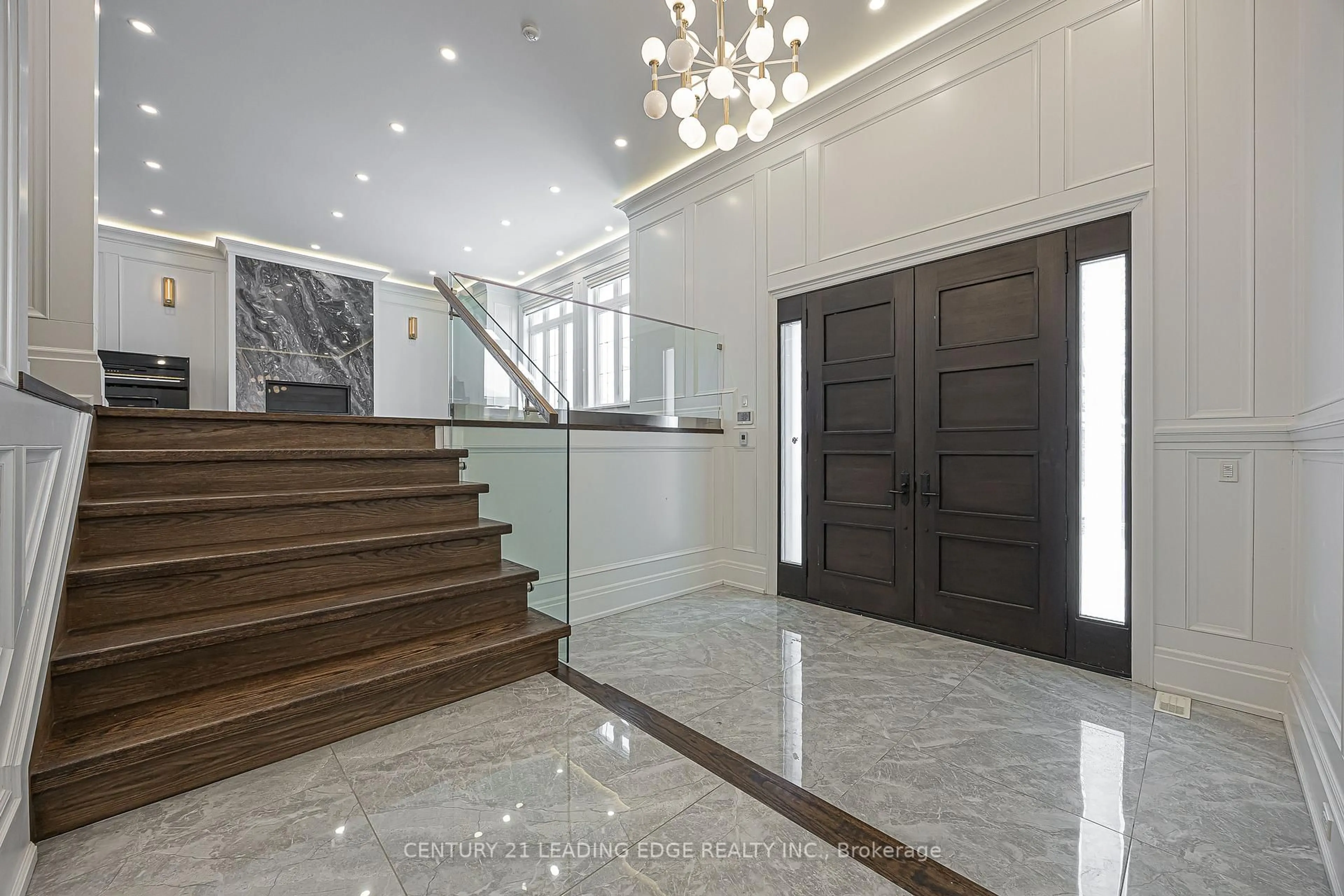 Indoor foyer for 149 Alexis Blvd, Toronto Ontario M3H 2R1