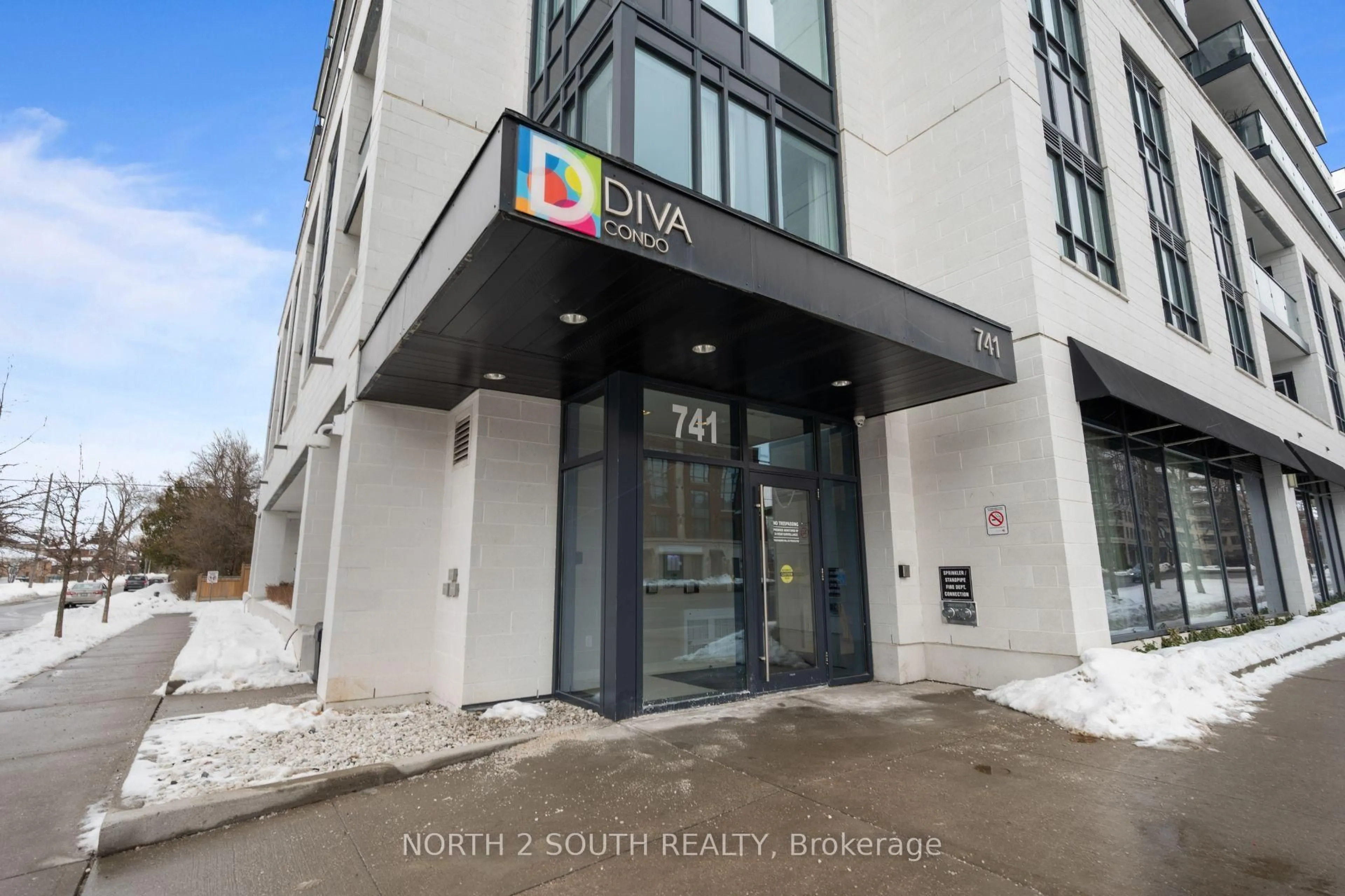 Indoor foyer for 741 Sheppard Ave #514, Toronto Ontario M3H 0C9