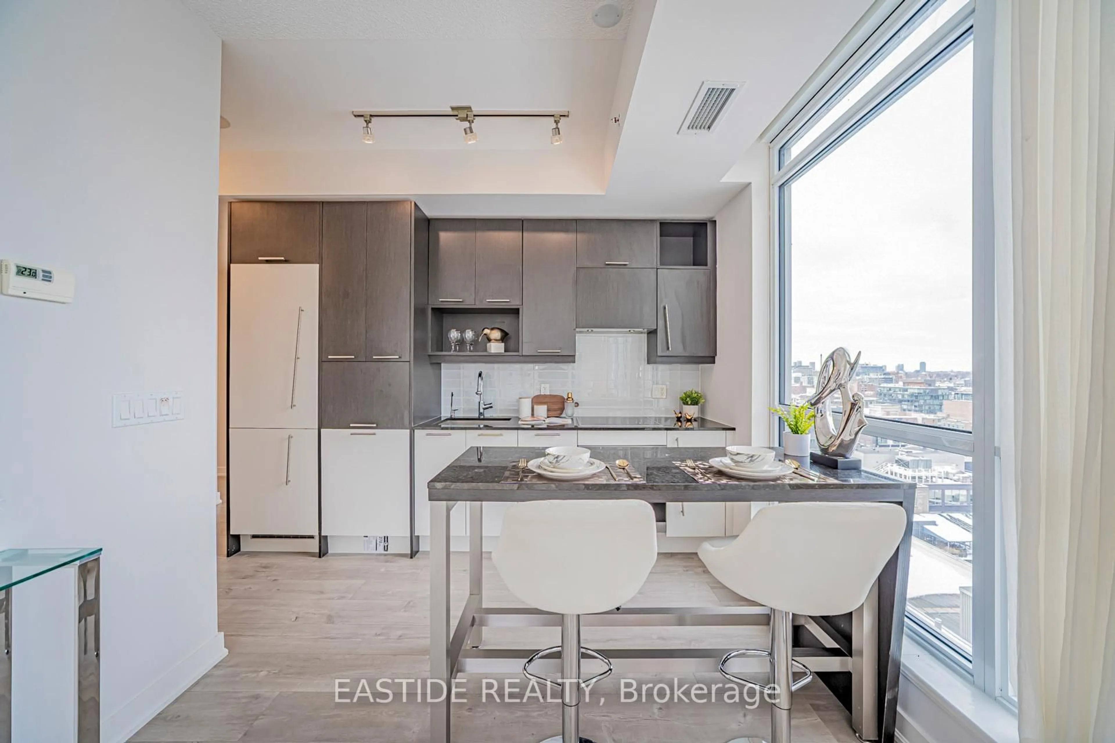 Open concept kitchen, ceramic/tile floor for 30 Nelson St #1502, Toronto Ontario M5V 0H5