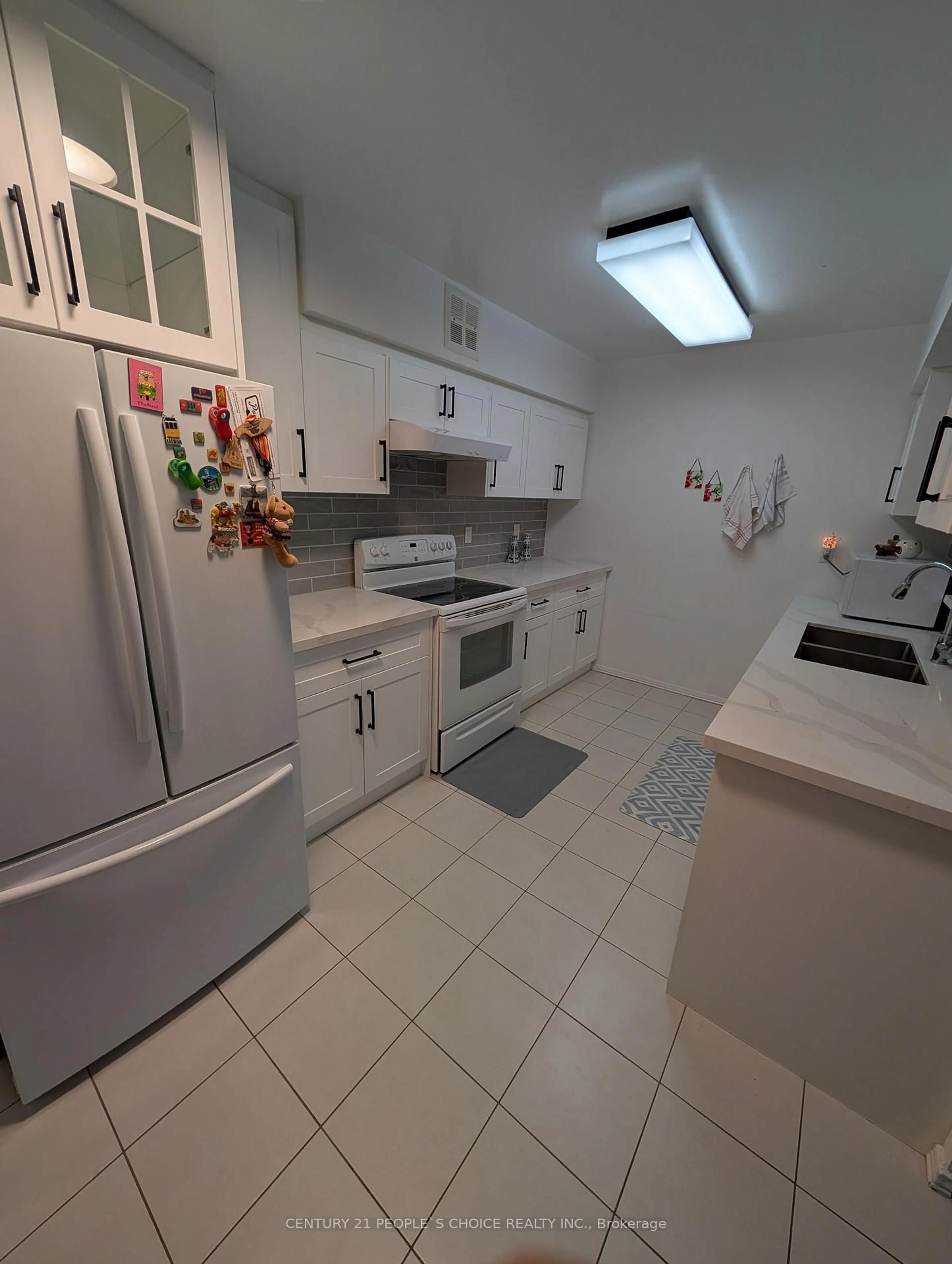Standard kitchen, unknown for 30 Greenfield Ave #403, Toronto Ontario M2N 6N3