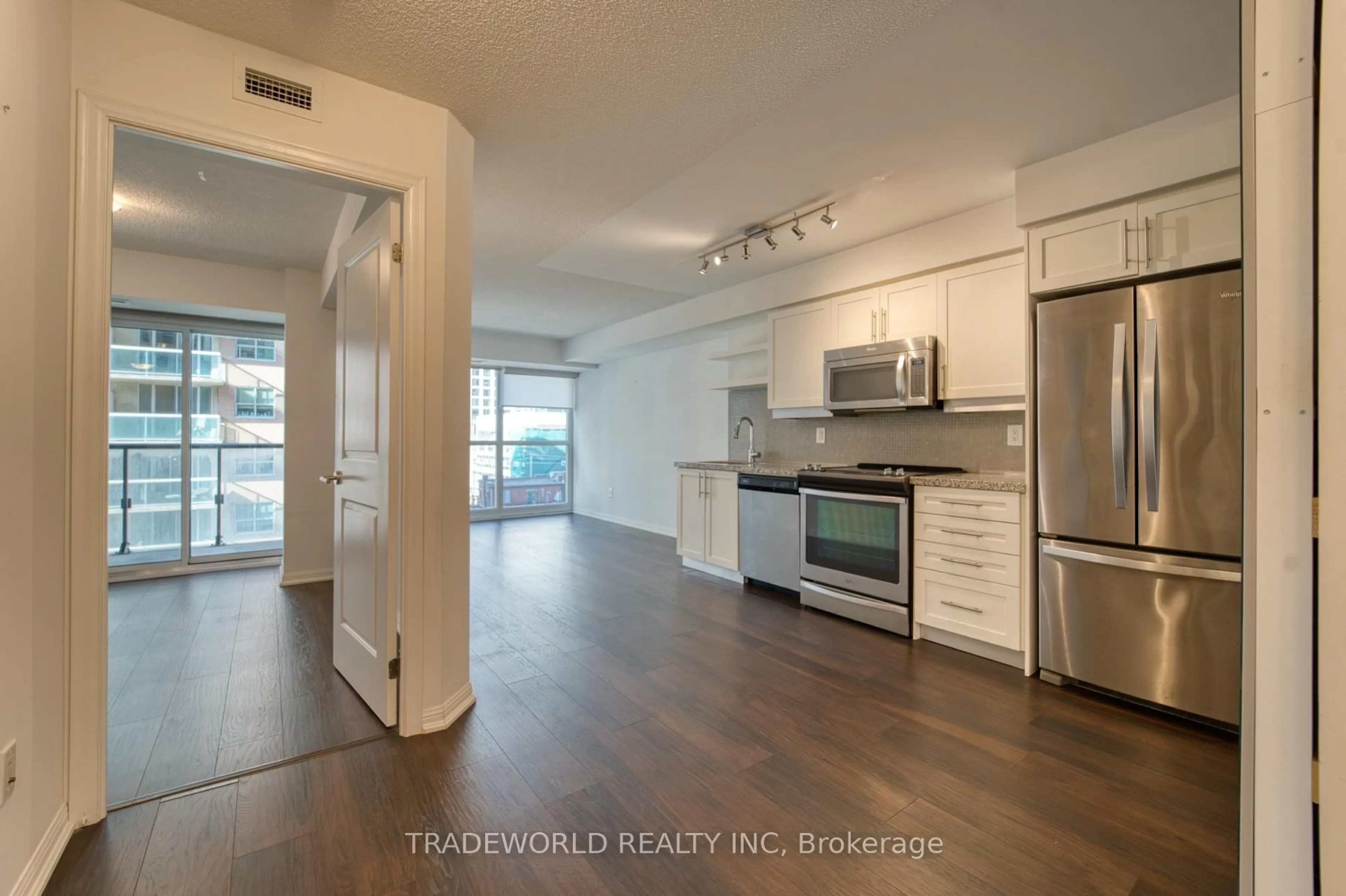 Open concept kitchen, wood/laminate floor for 400 Adelaide St #713, Toronto Ontario M5A 4S3