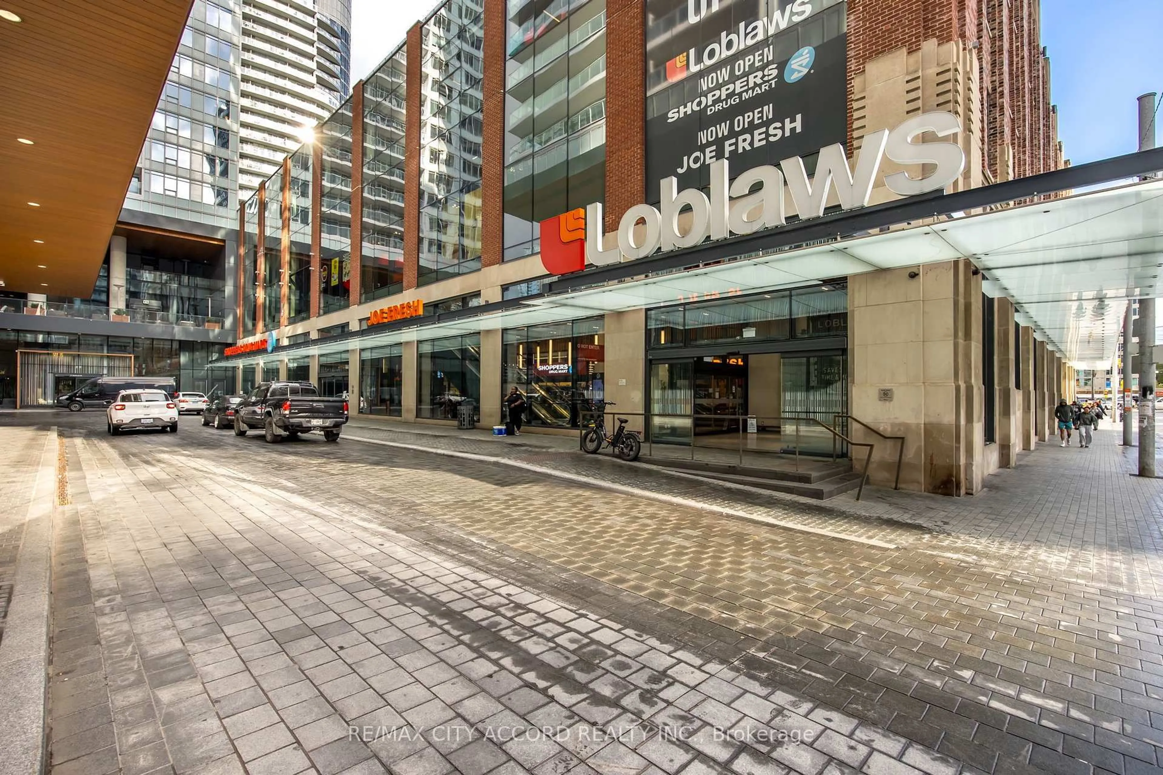 Unknown for 17 Bathurst St #2015, Toronto Ontario M5V 0N1