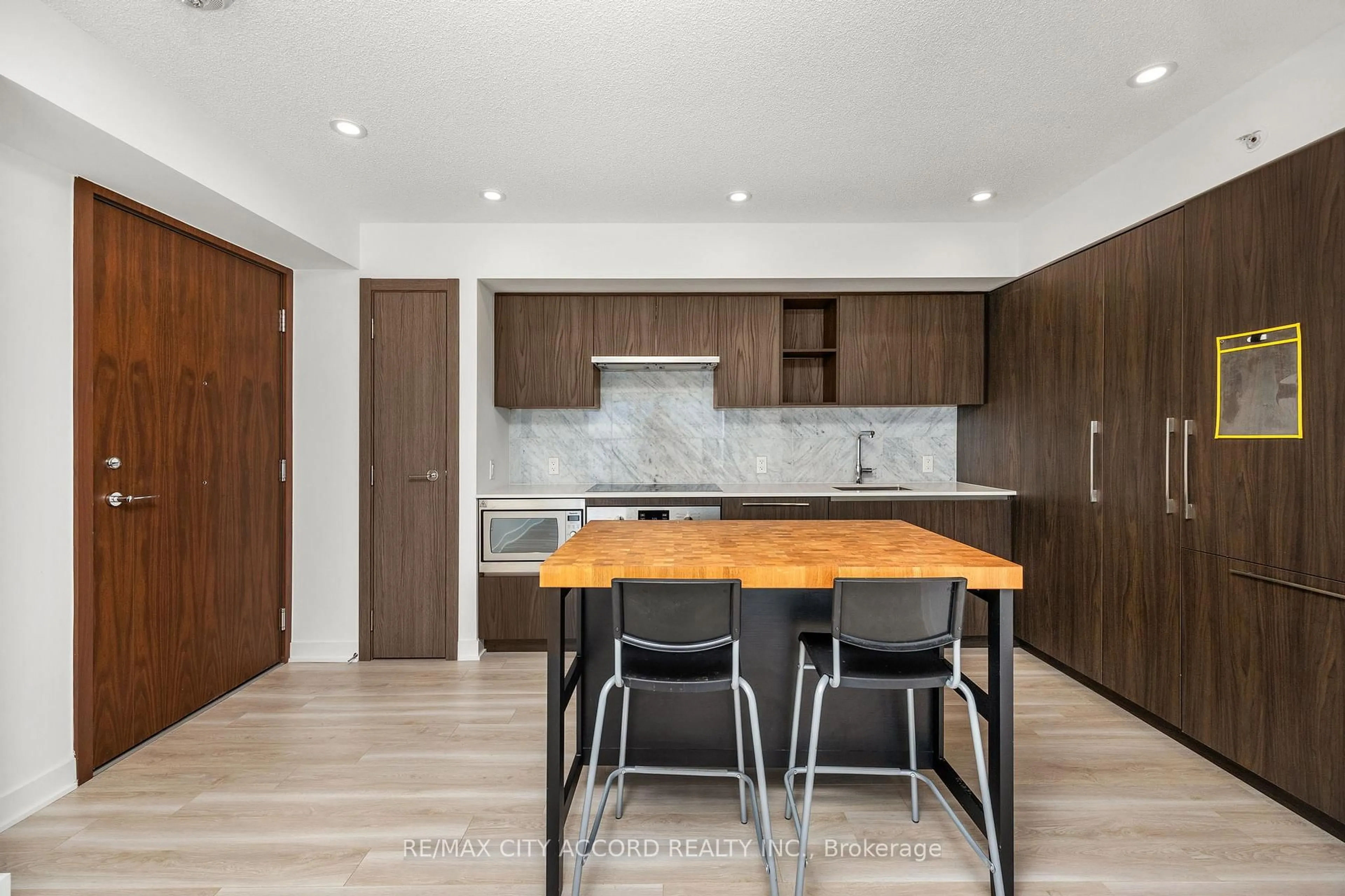 Contemporary kitchen, unknown for 17 Bathurst St #2015, Toronto Ontario M5V 0N1