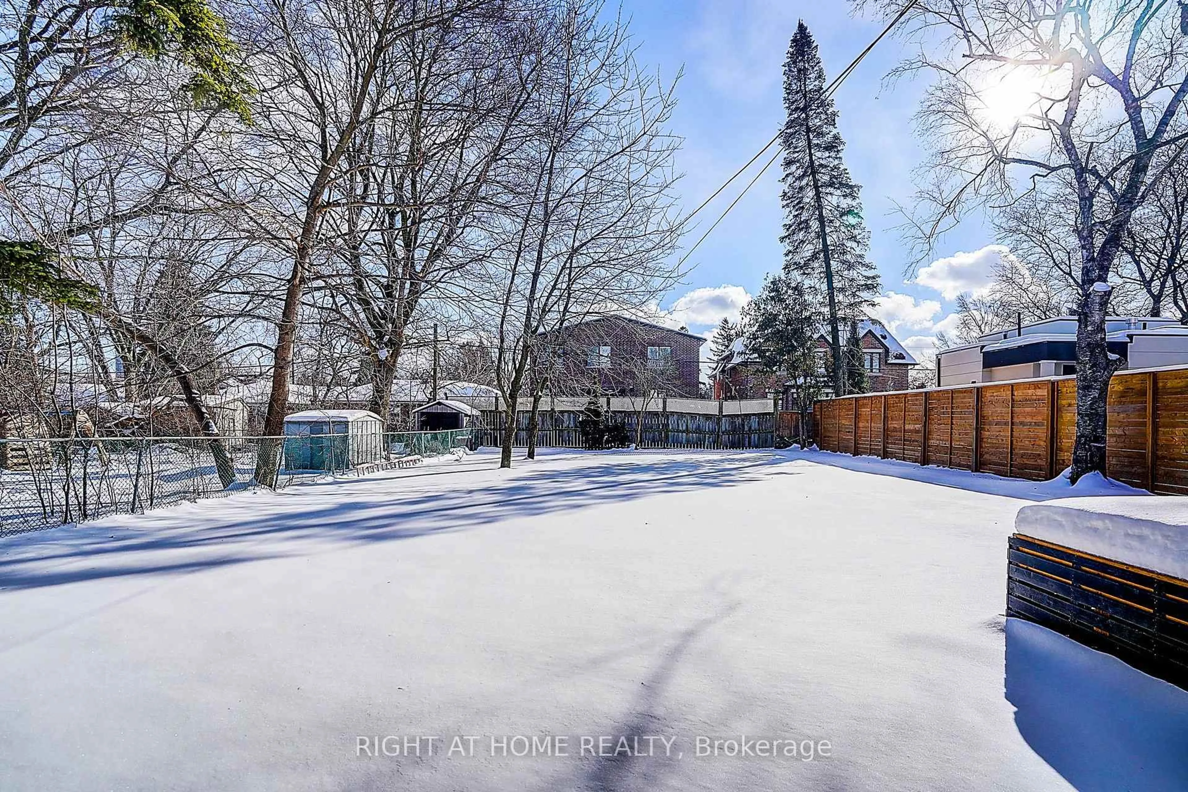 A pic from outside/outdoor area/front of a property/back of a property/a pic from drone, street for 215 Churchill Ave, Toronto Ontario M2R 1E2