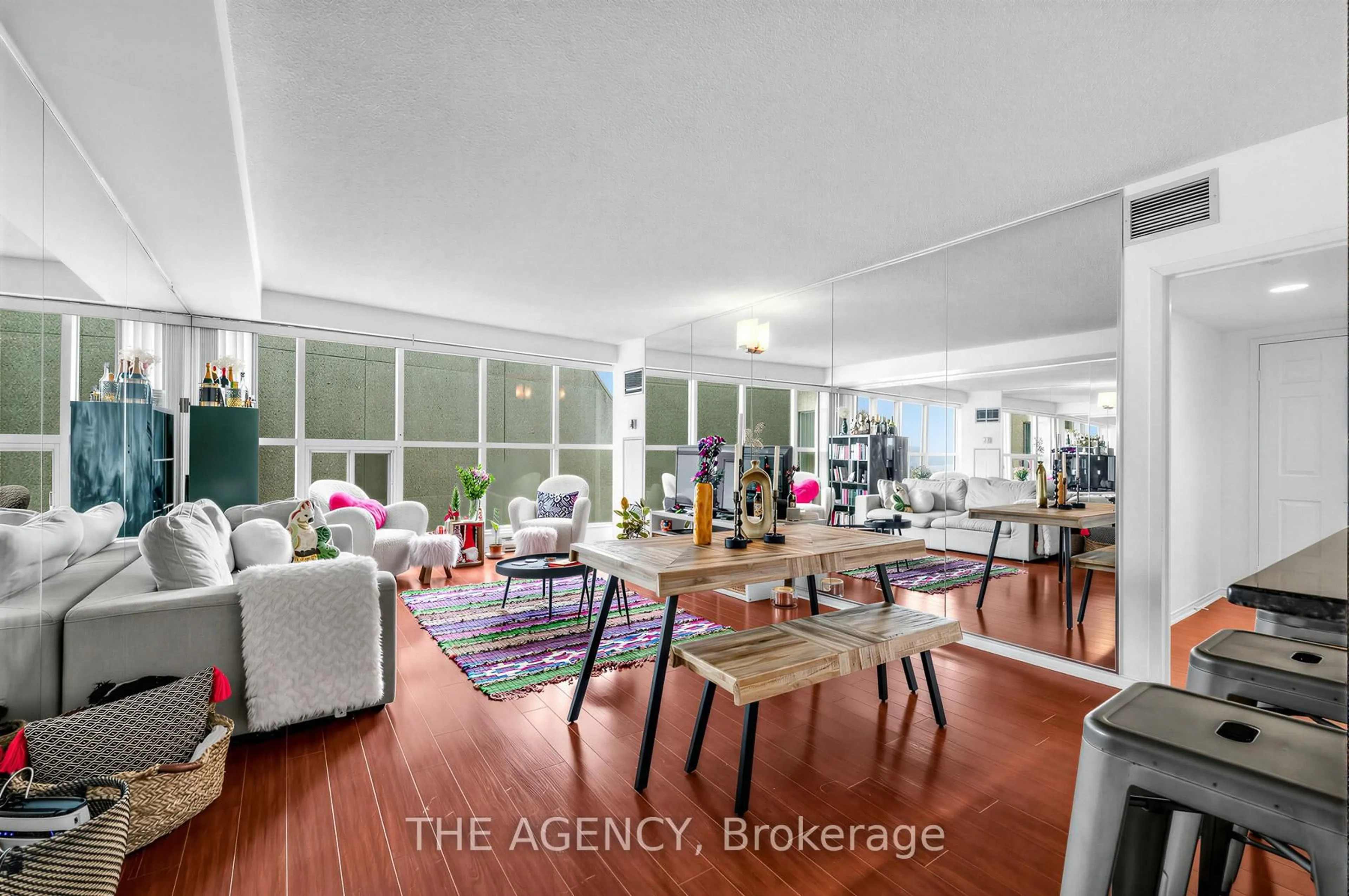 Lobby for 99 Harbour Sq #606, Toronto Ontario M5J 2H2