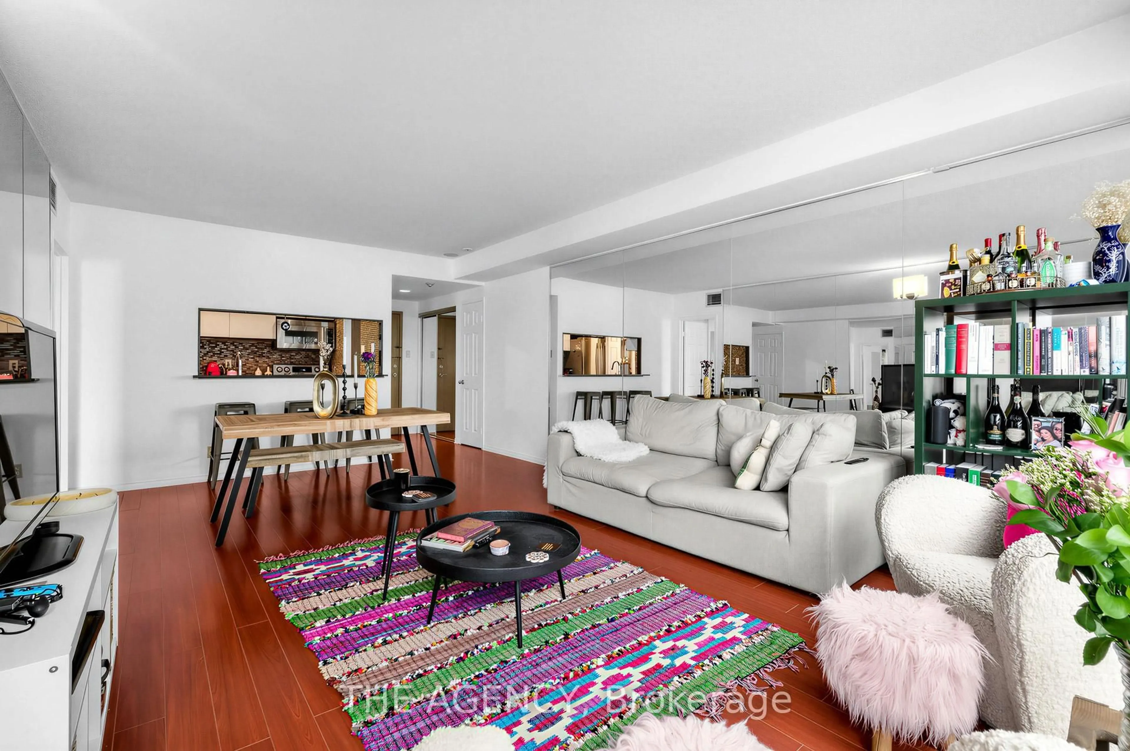 Living room with furniture, unknown for 99 Harbour Sq #606, Toronto Ontario M5J 2H2