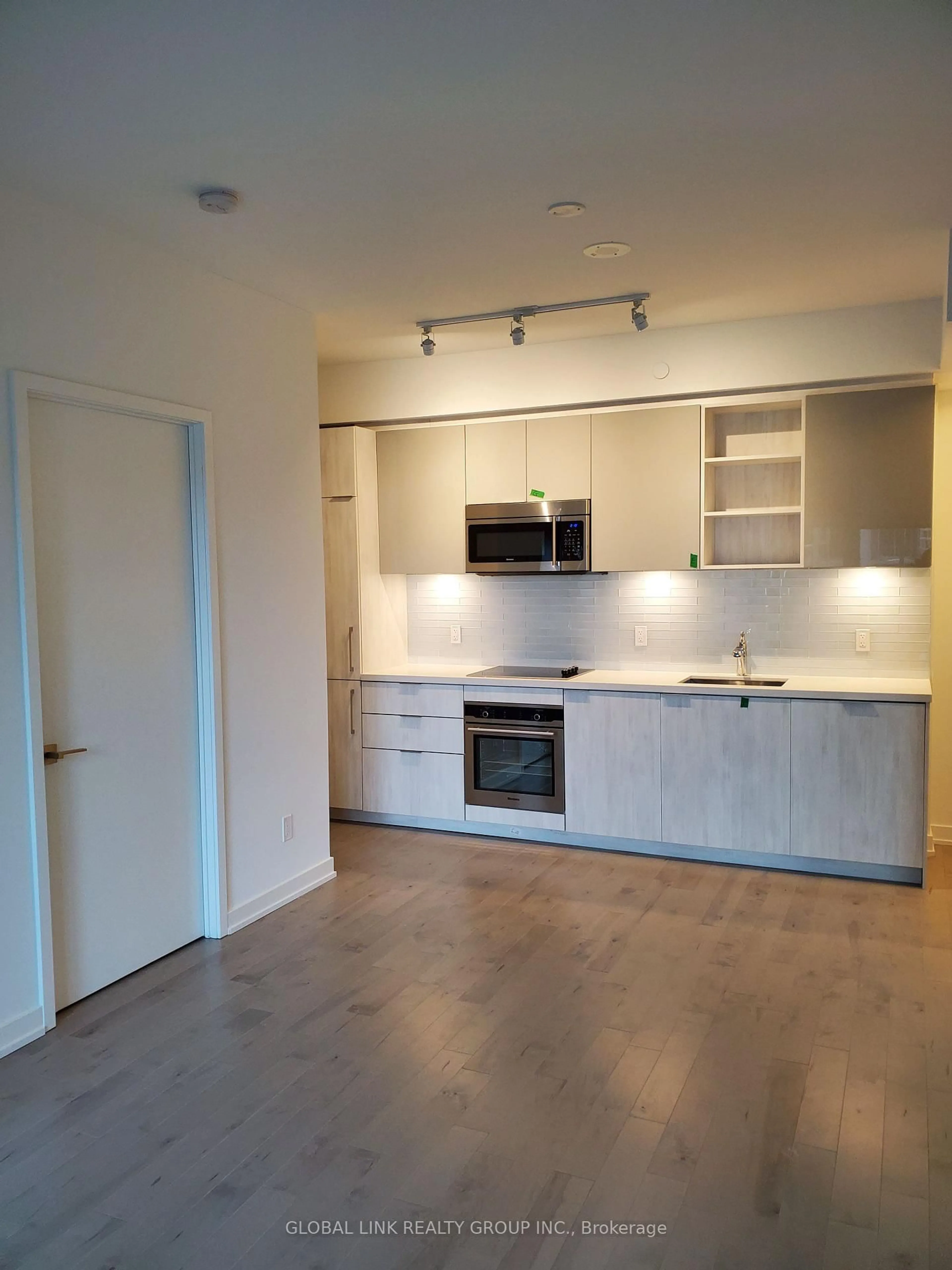 Standard kitchen, wood/laminate floor for 50 ORDNANCE St #1212, Toronto Ontario M6K 0C9