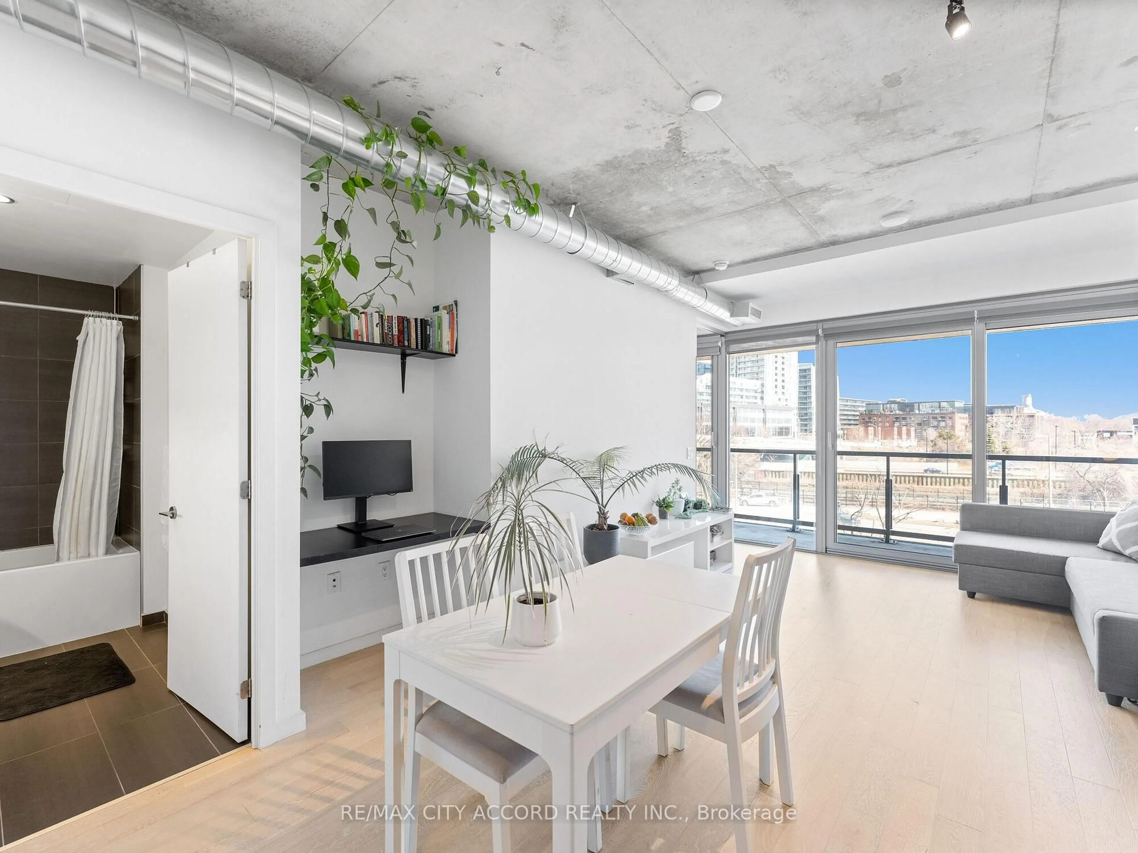 Unknown for 170 Bayview Ave #305, Toronto Ontario M5A 0M4