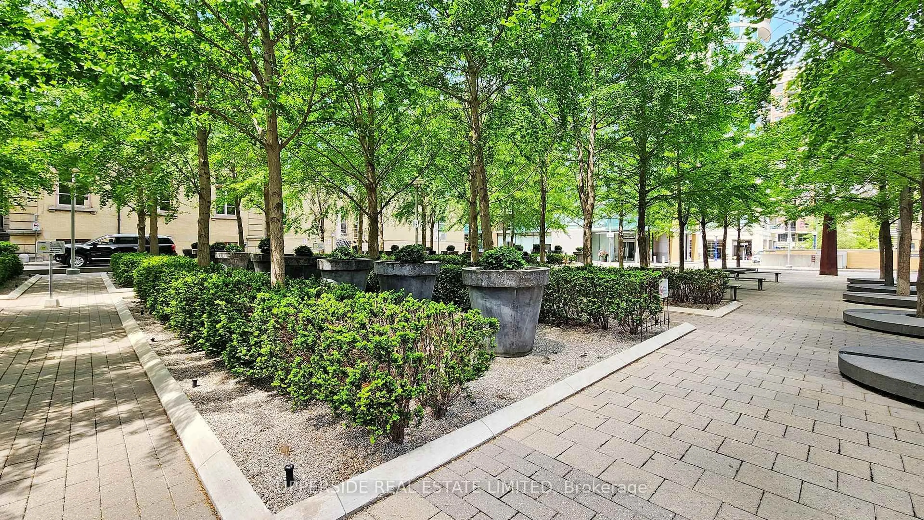 Patio, street for 18 Yorkville Ave #502, Toronto Ontario M4W 3Y8
