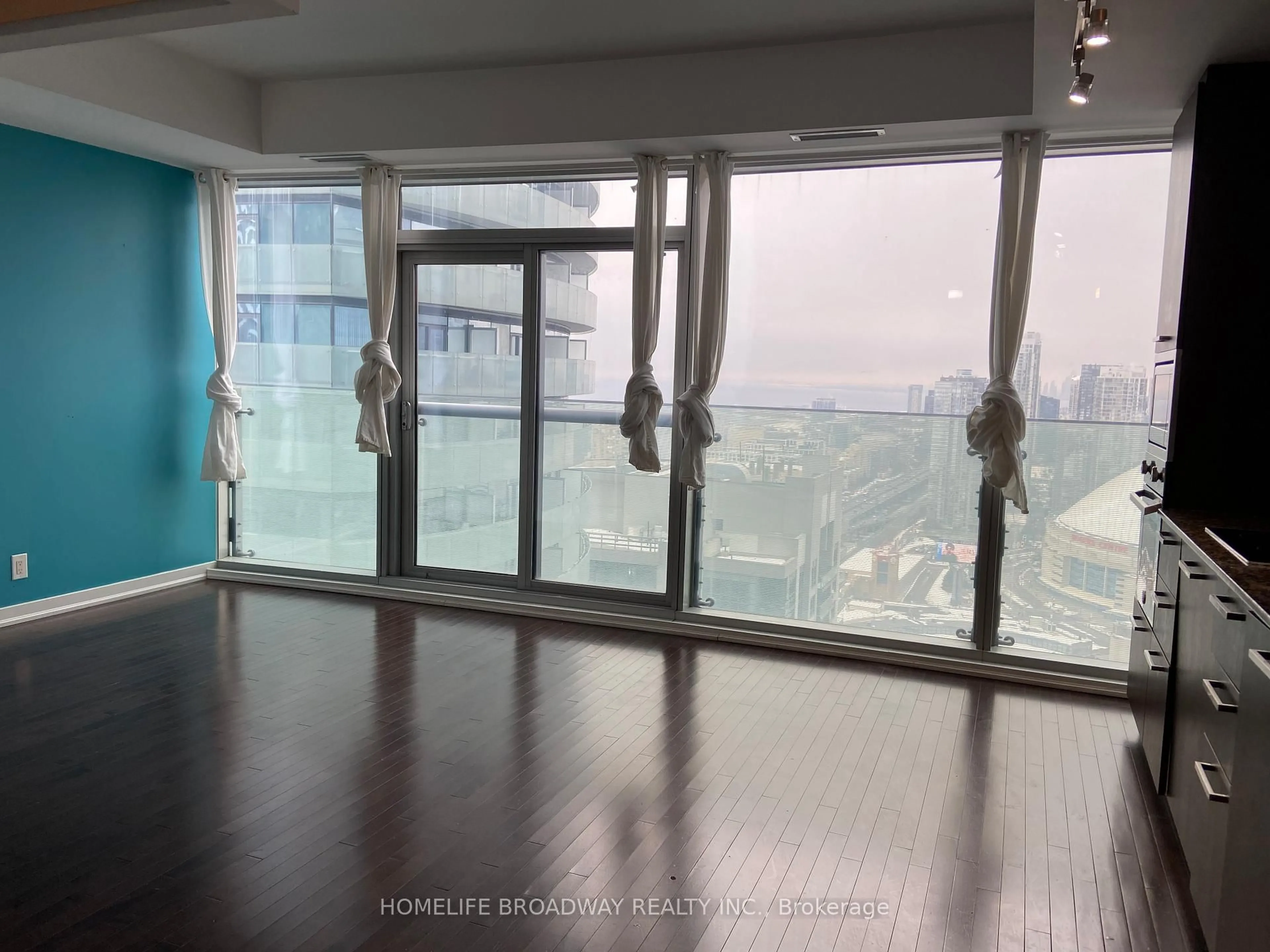 Indoor foyer for 14 York St #3507, Toronto Ontario M5J 0B1