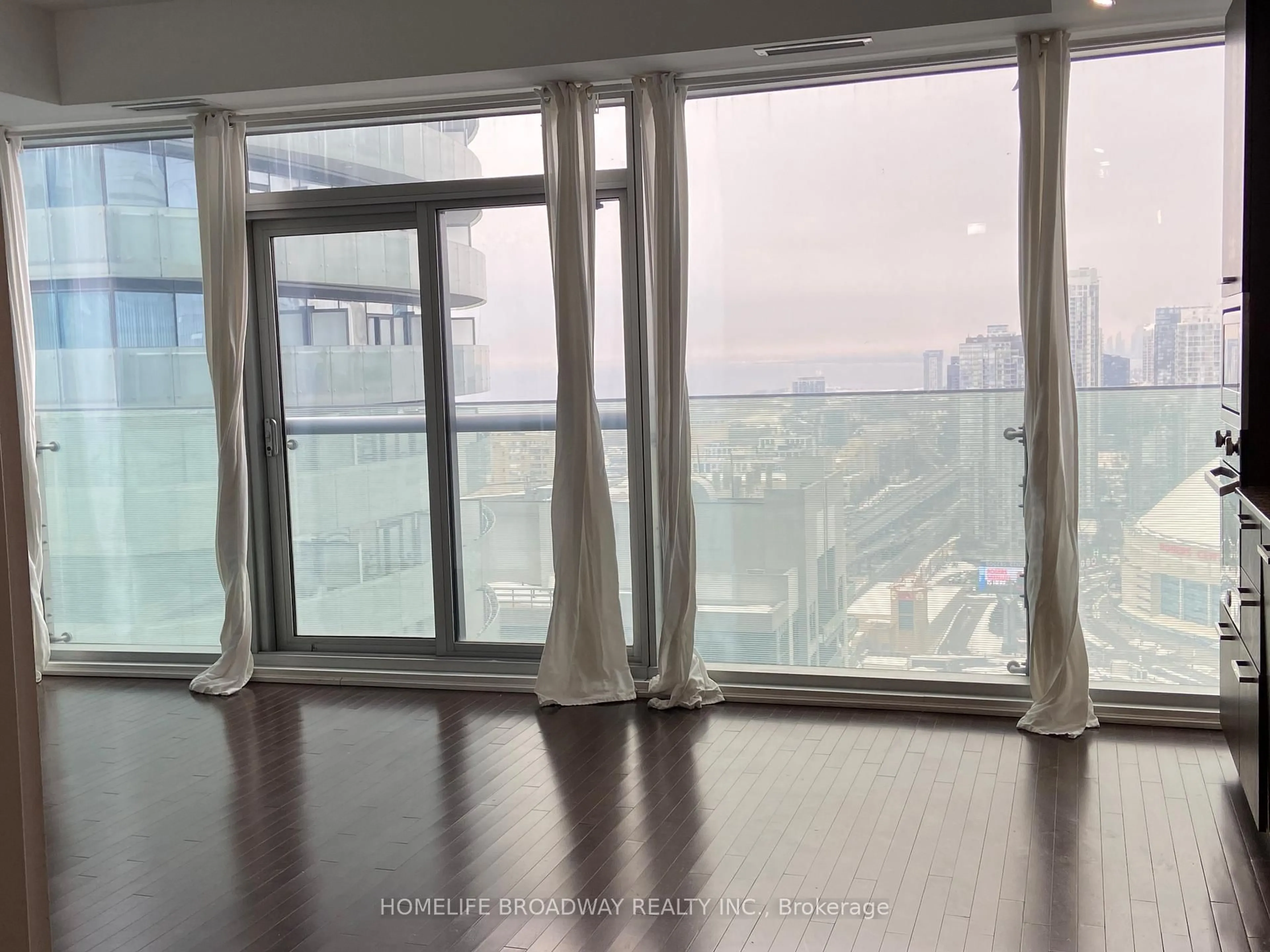 A pic of a room for 14 York St #3507, Toronto Ontario M5J 0B1