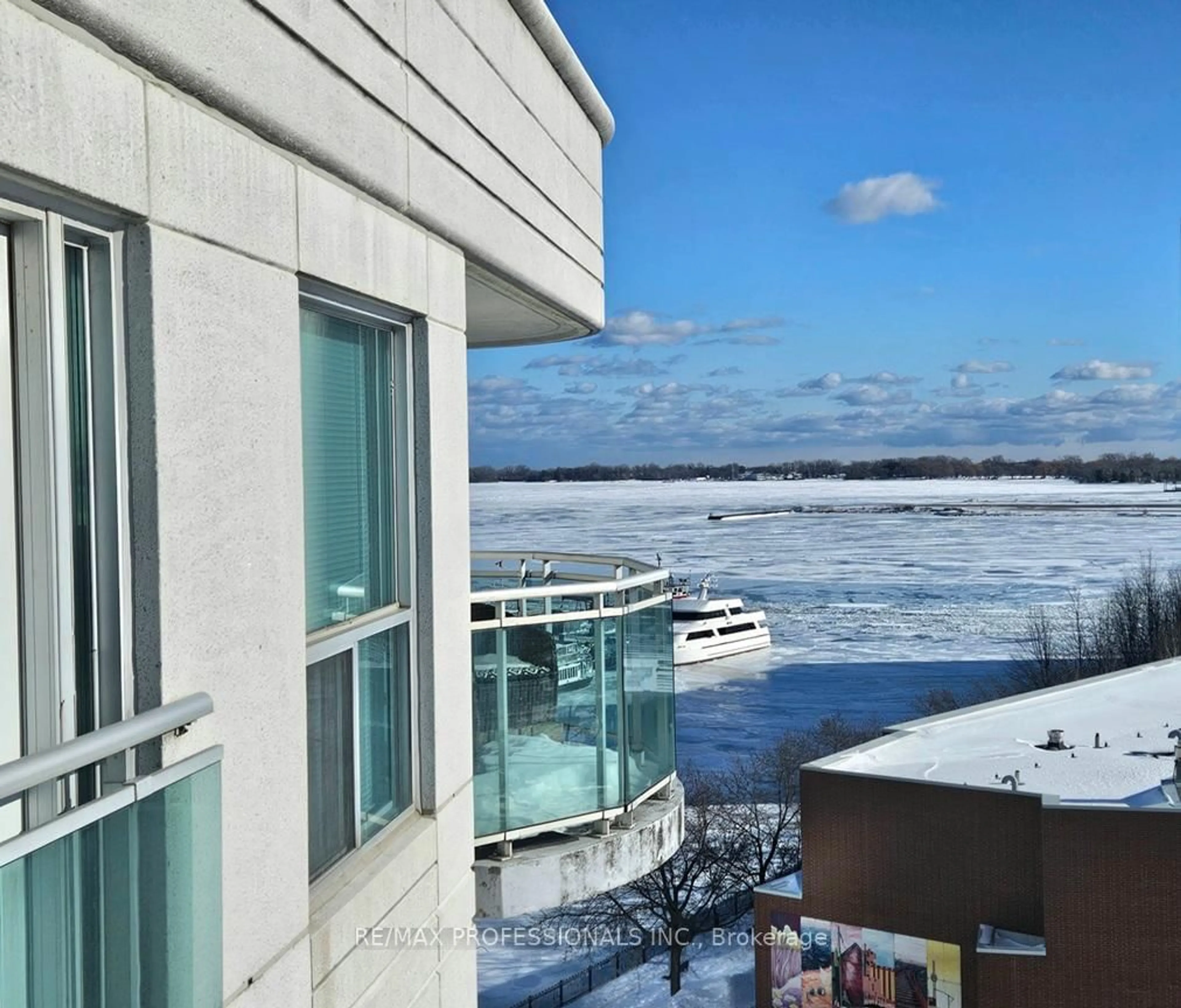Balcony in the apartment, water/lake/river/ocean view for 600 Queens Quay #1028, Toronto Ontario M5V 3M3