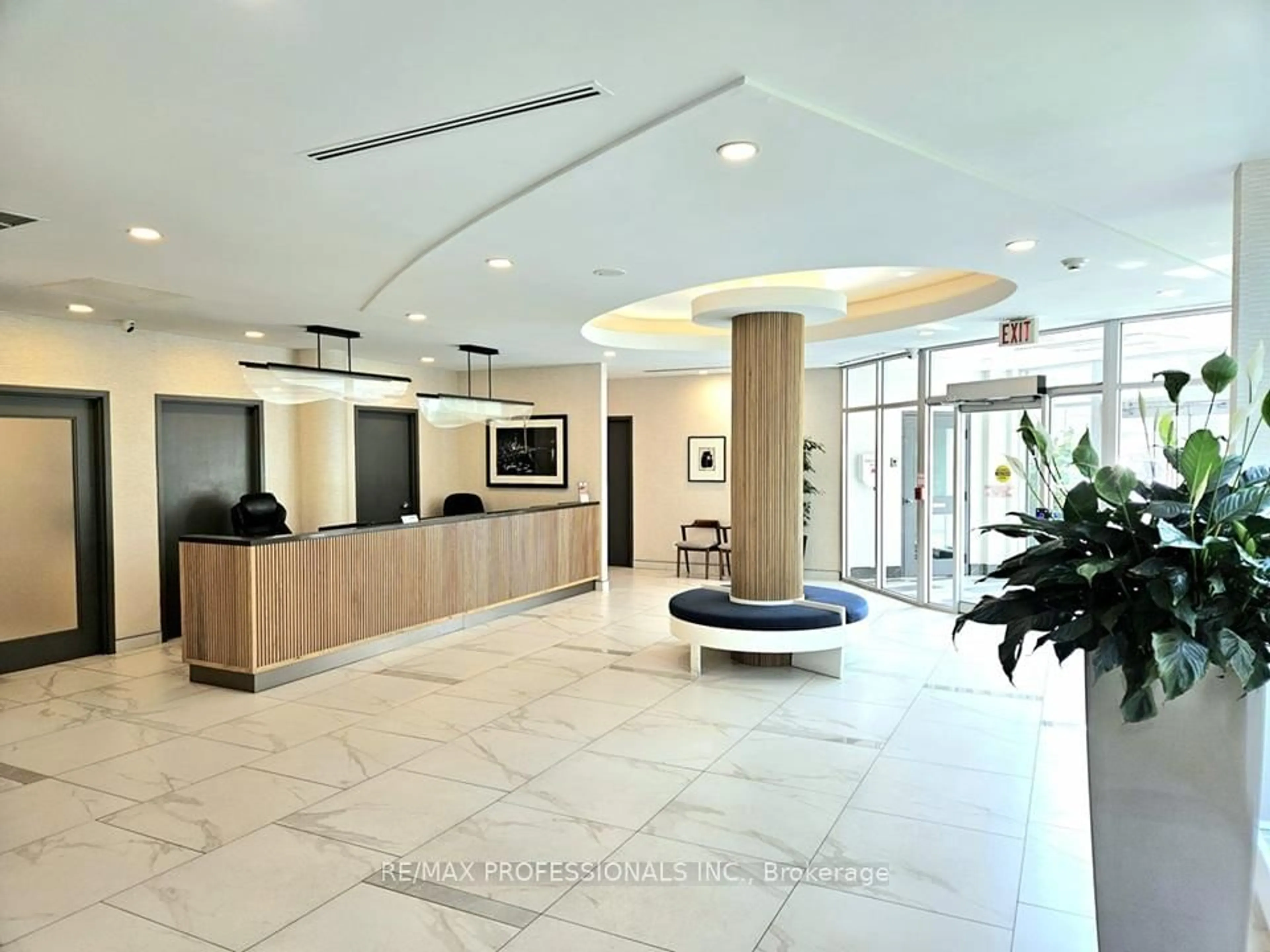 Lobby for 600 Queens Quay #1028, Toronto Ontario M5V 3M3