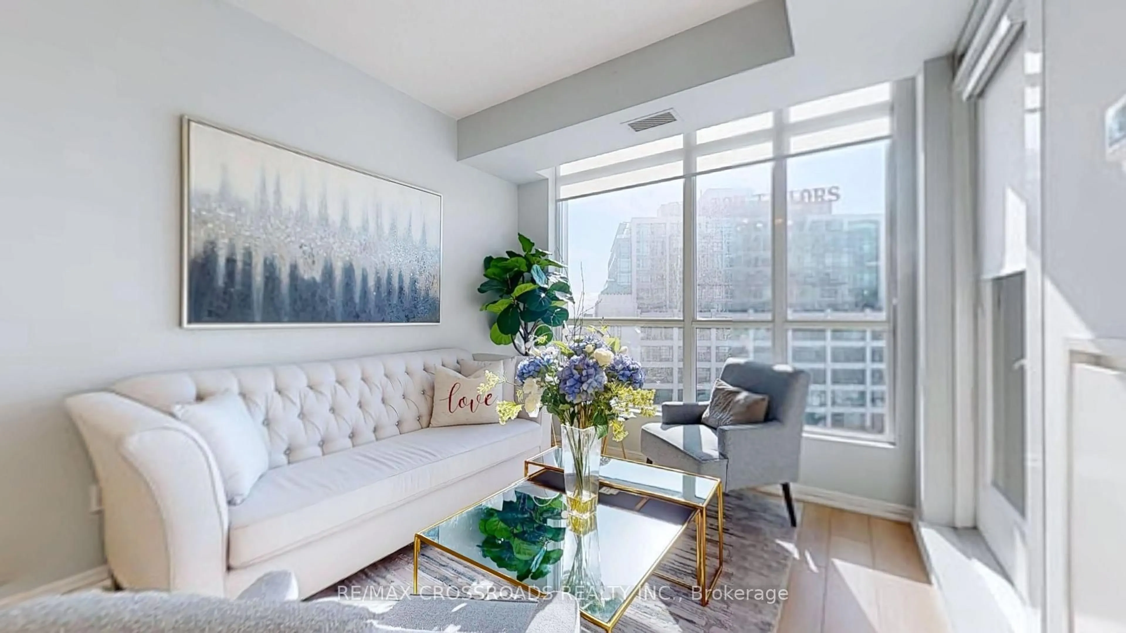 Living room with furniture, unknown for 628 Fleet St #927, Toronto Ontario M5V 1A8