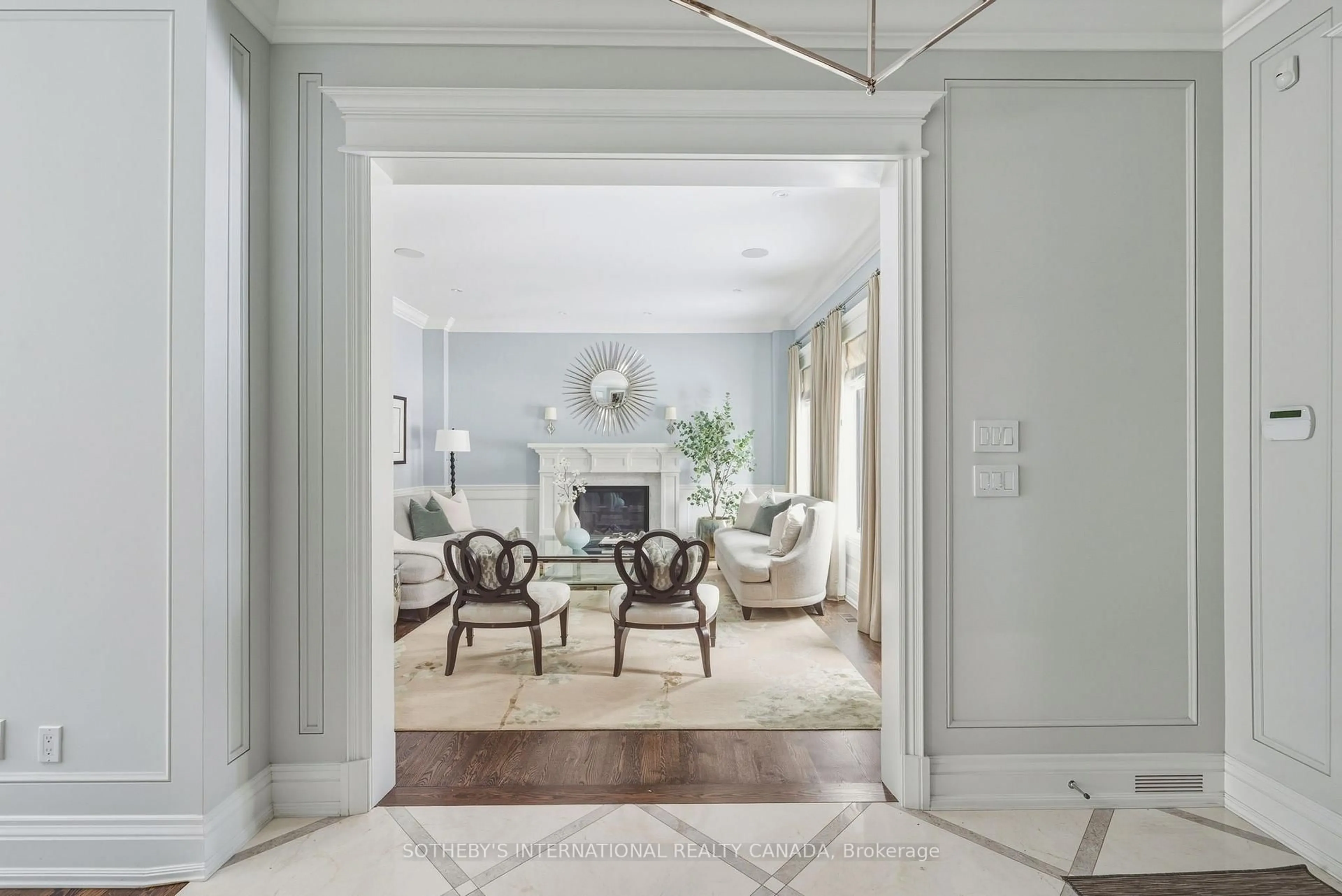 Indoor entryway for 4 Ridgefield Rd, Toronto Ontario M4N 3H8